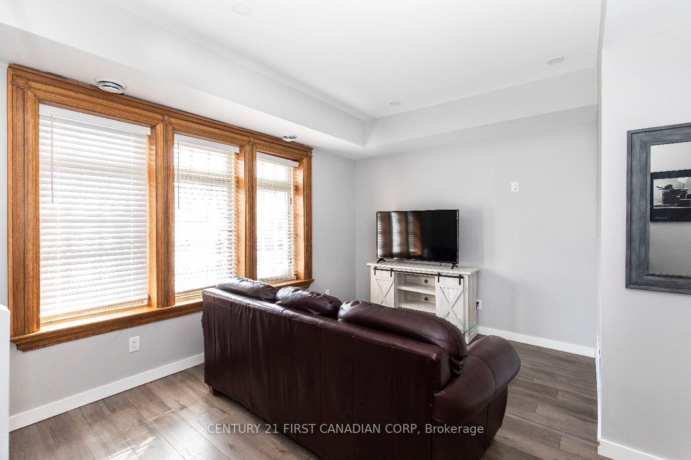 653 Talbot St Property Photo 20