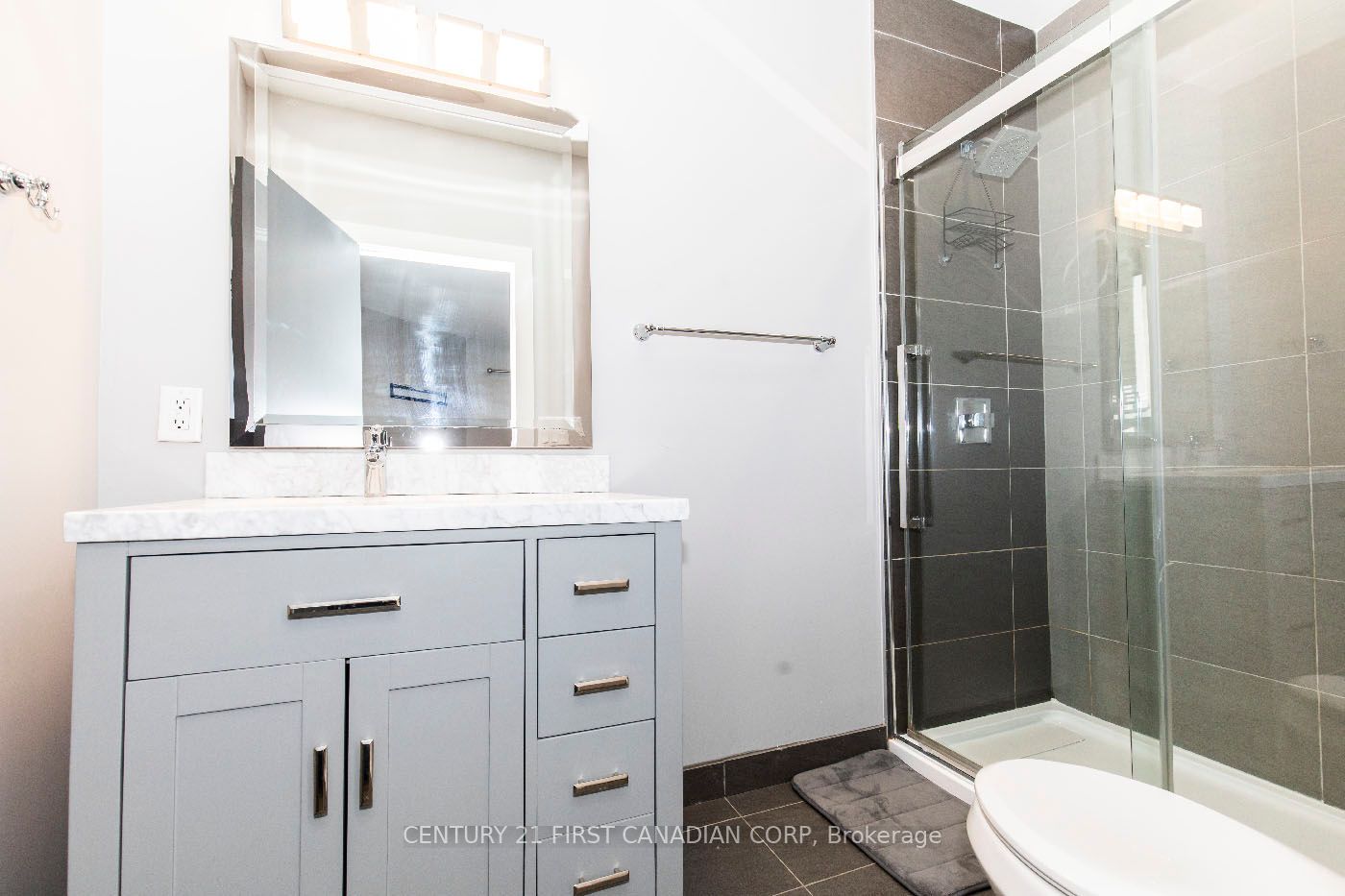 653 Talbot St Property Photo 25