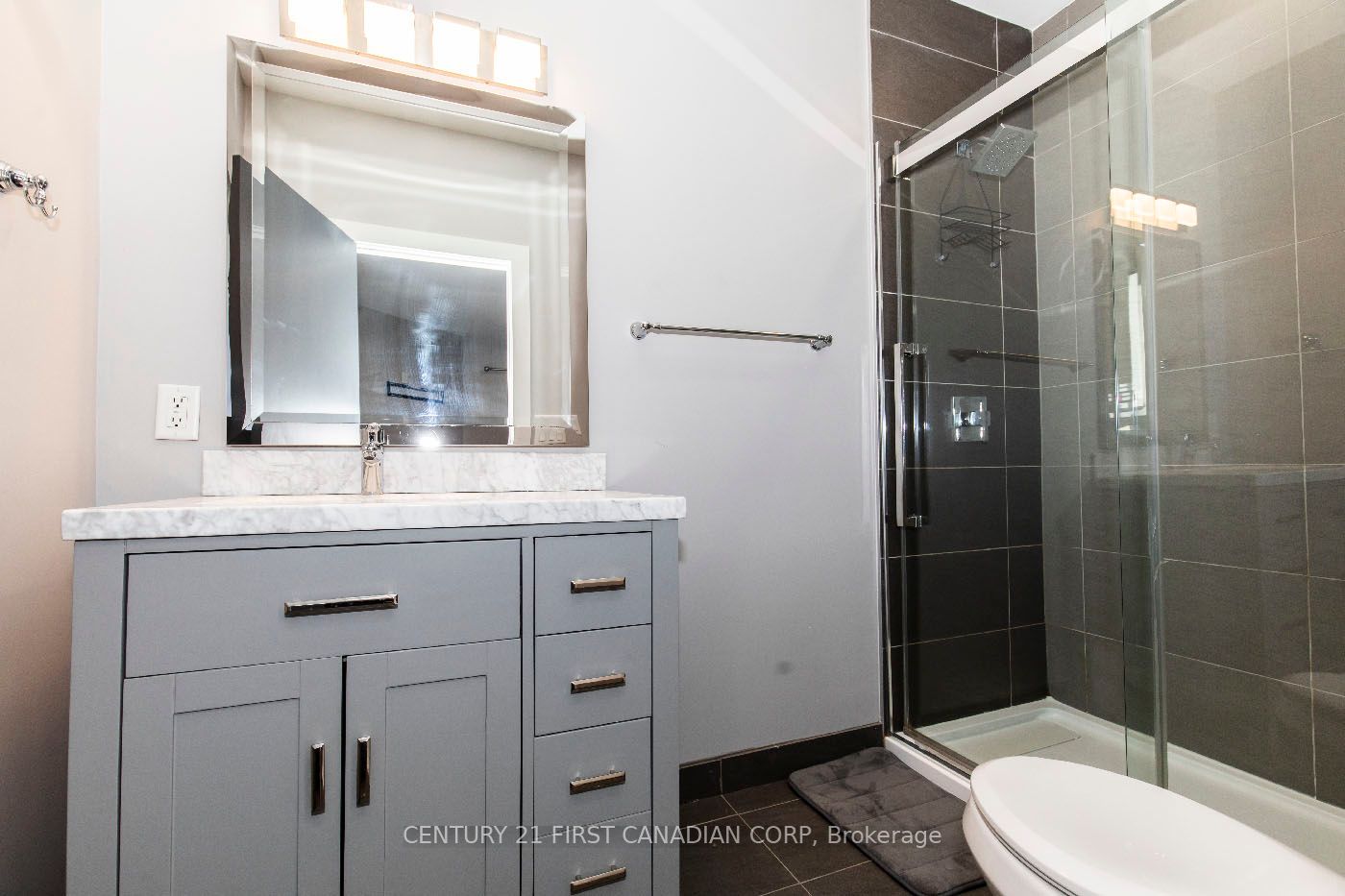 653 Talbot St Property Photo 26
