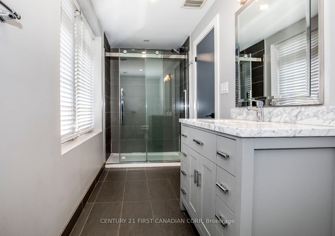 653 Talbot St Property Photo 28