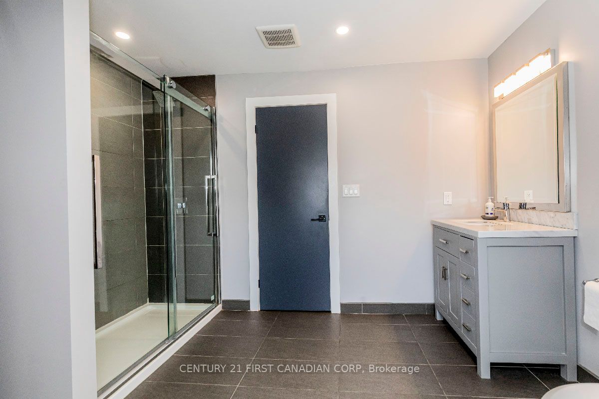 653 Talbot St Property Photo 38