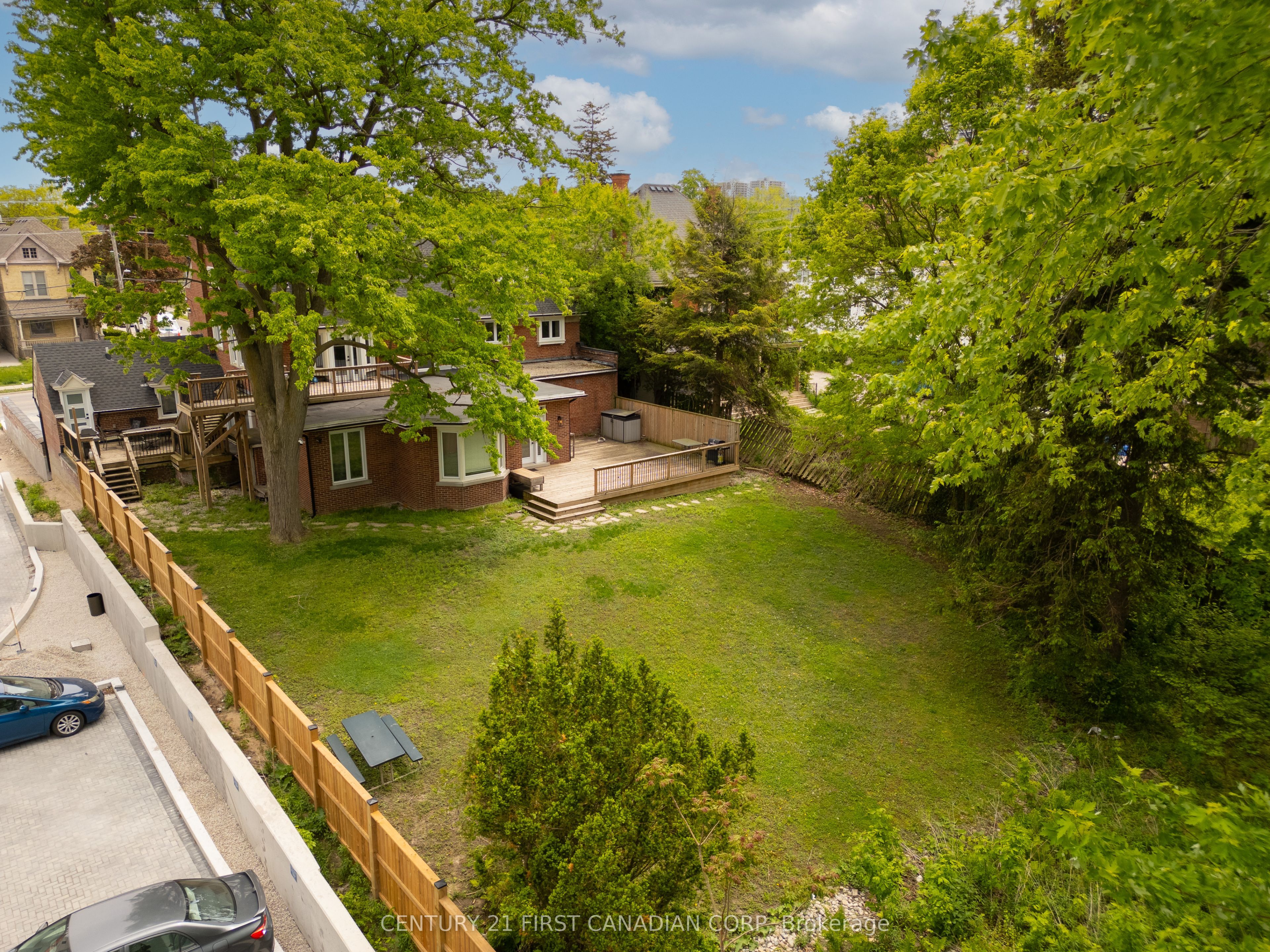 653 Talbot St Property Photo 41