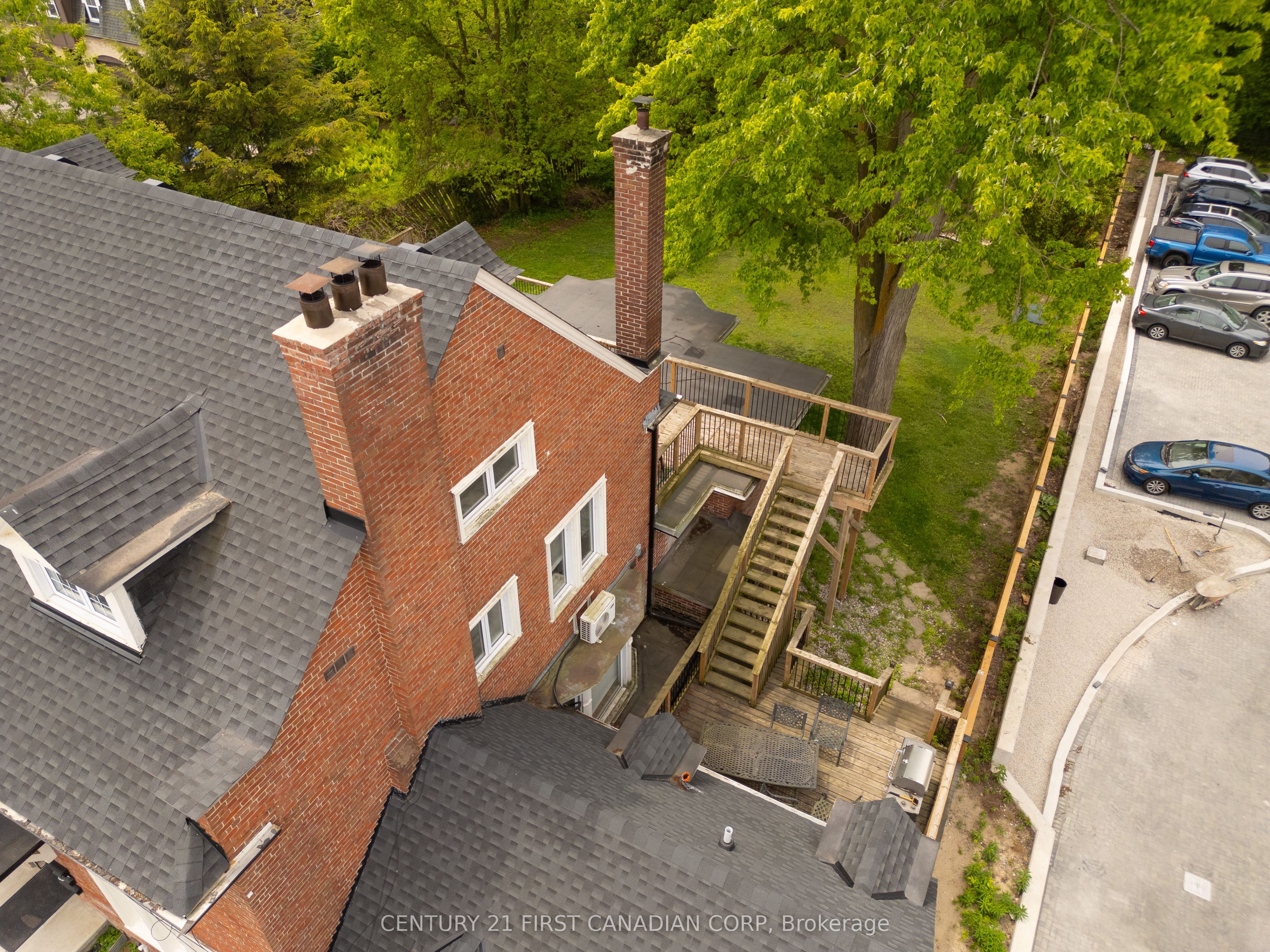 653 Talbot St Property Photo 42