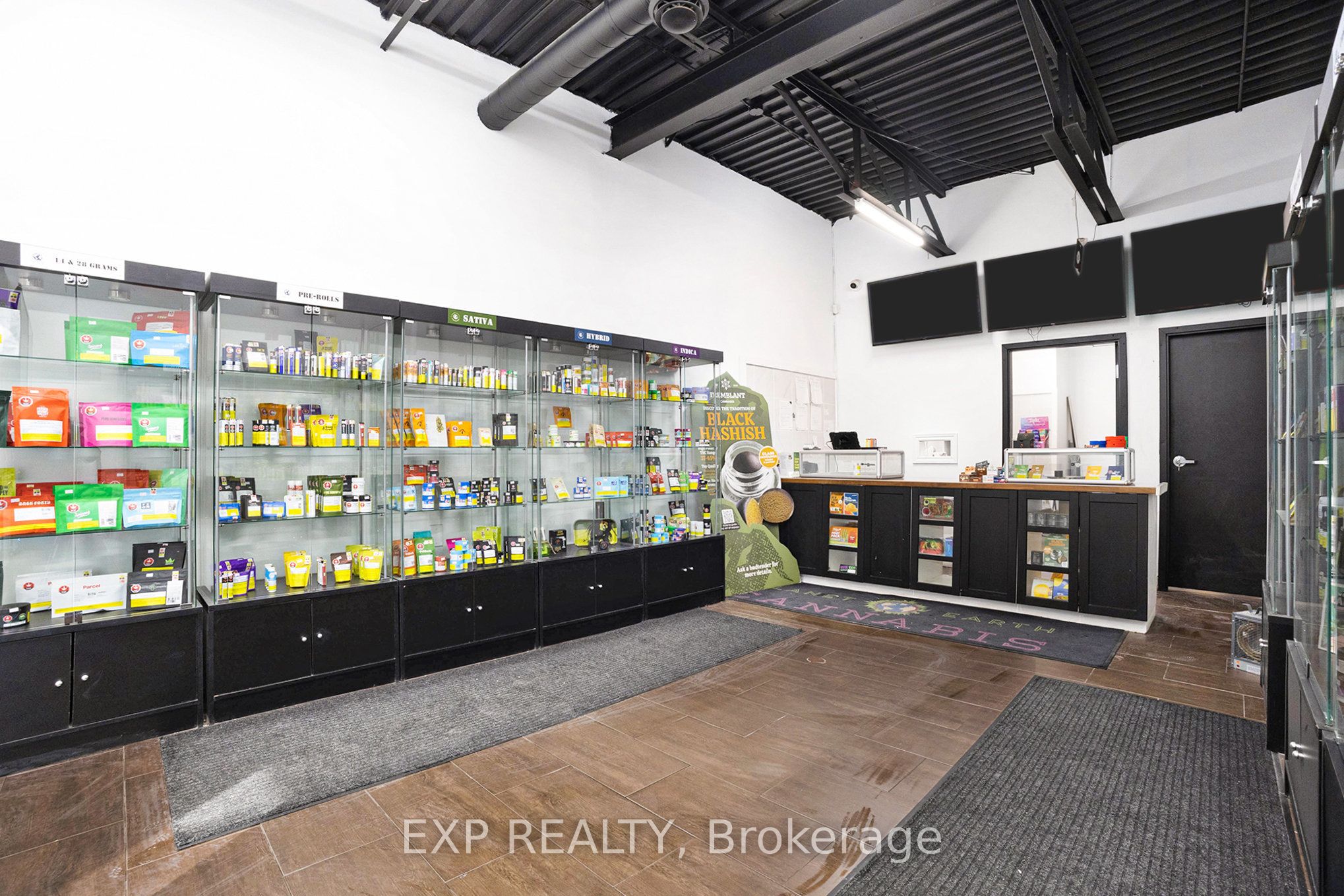 3685 Riverside Drive Property Photo 5
