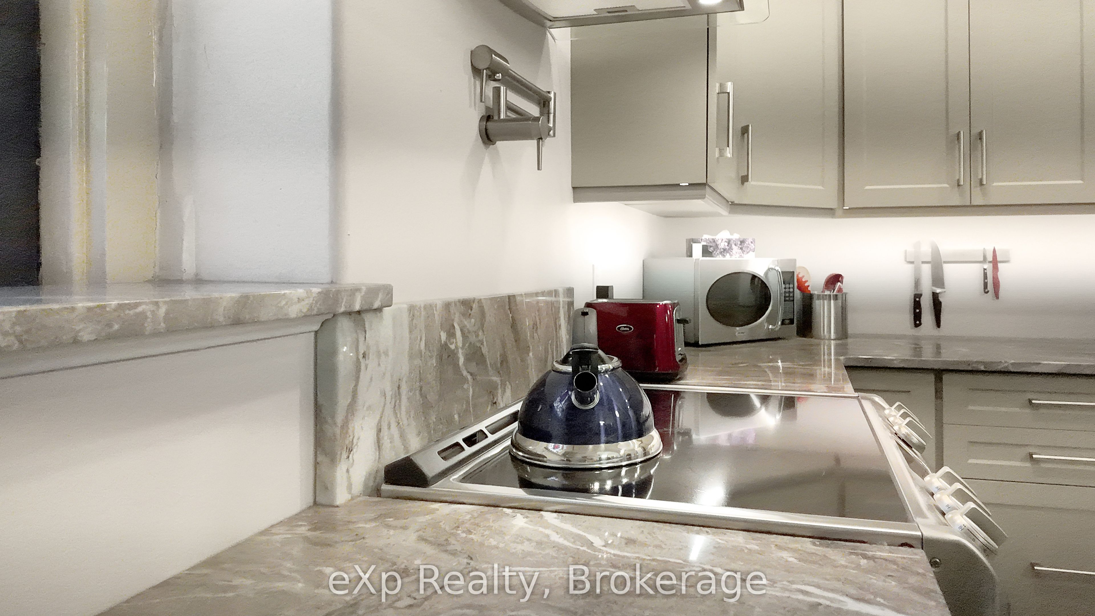 210 8th Street Property Photo 7