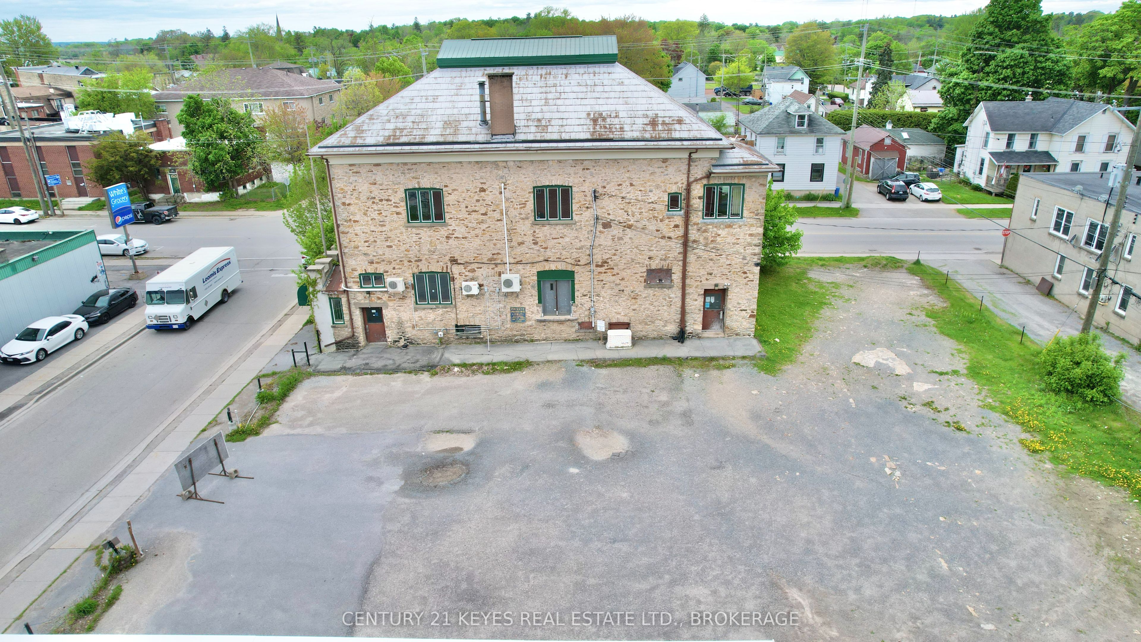 100 Garden St Property Photo 1