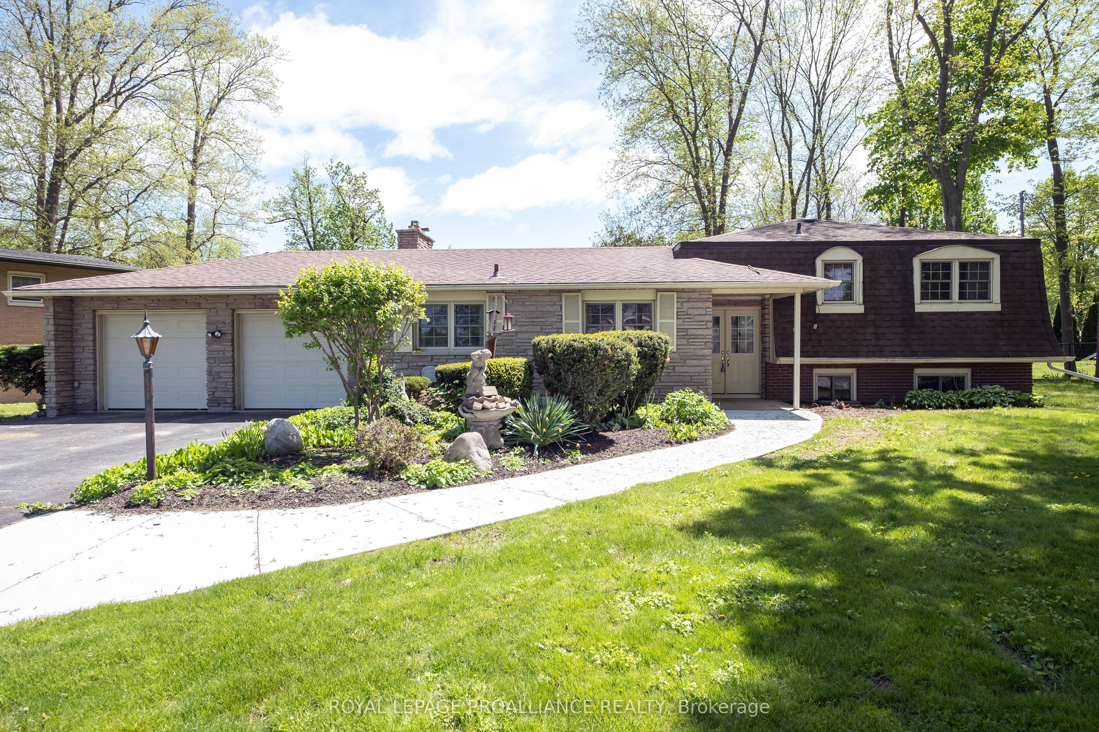 40 Fenwood Cres Property Photo 1