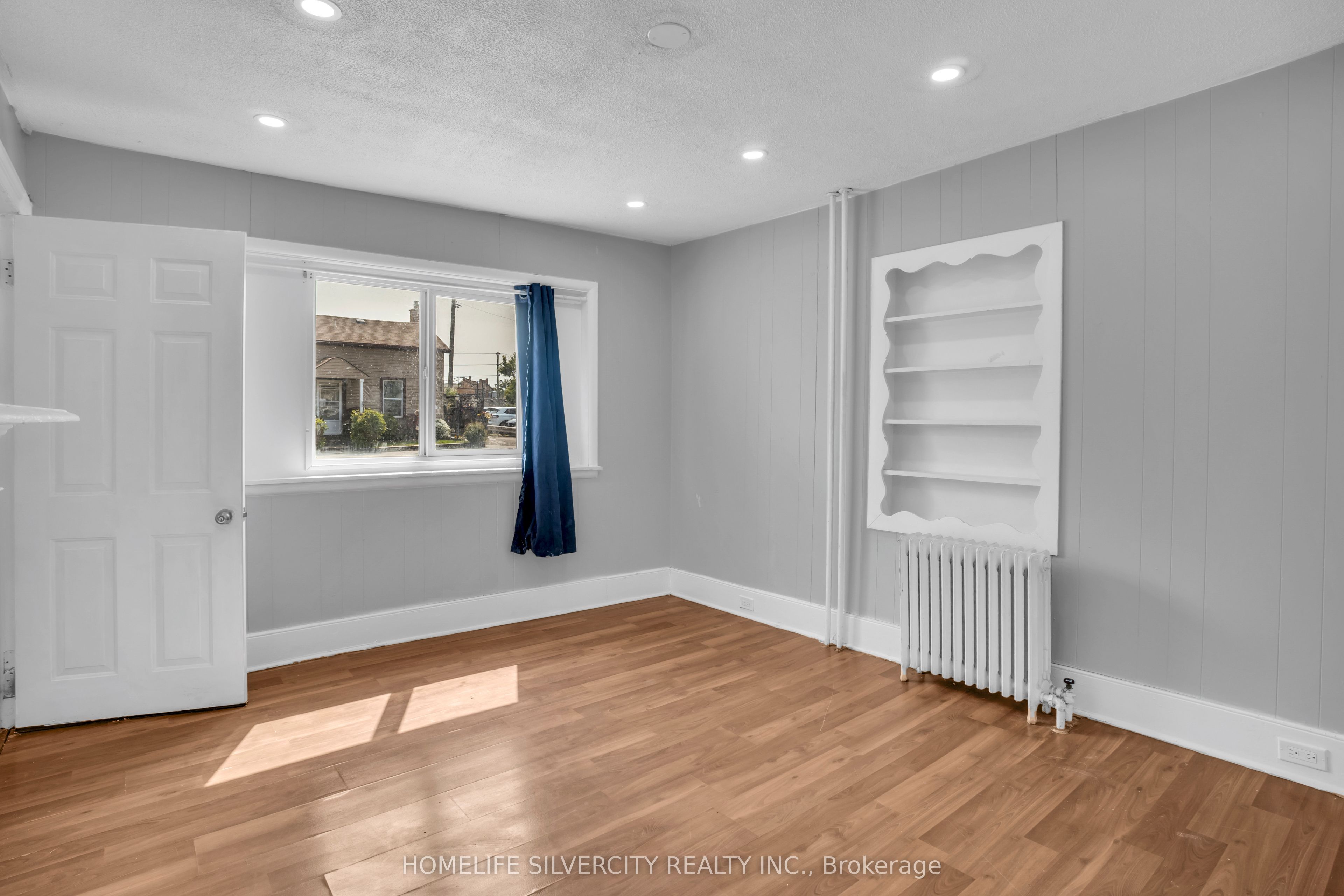 5 Pine Street S Property Photo 2