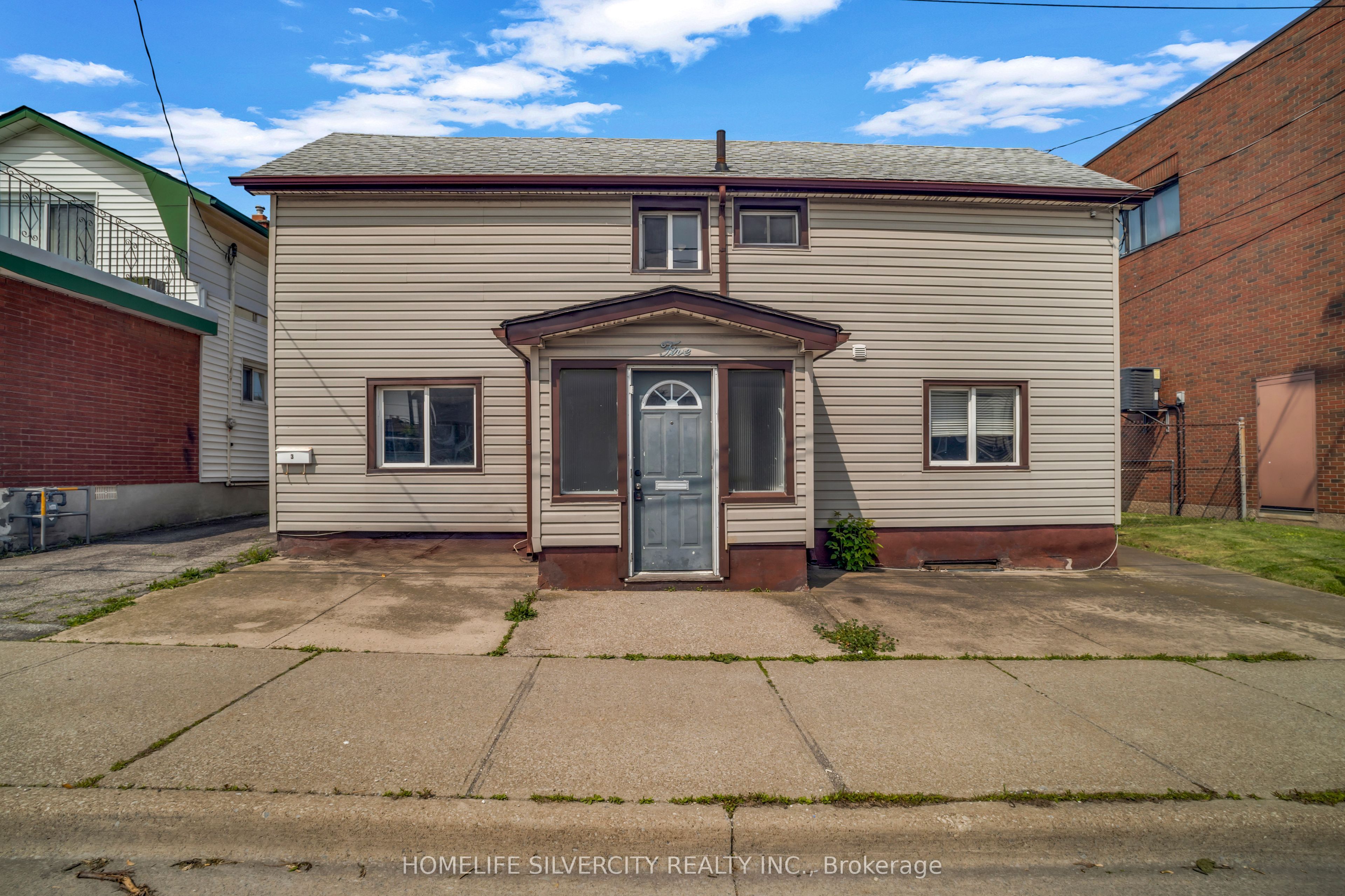5 Pine Street S Property Photo 5