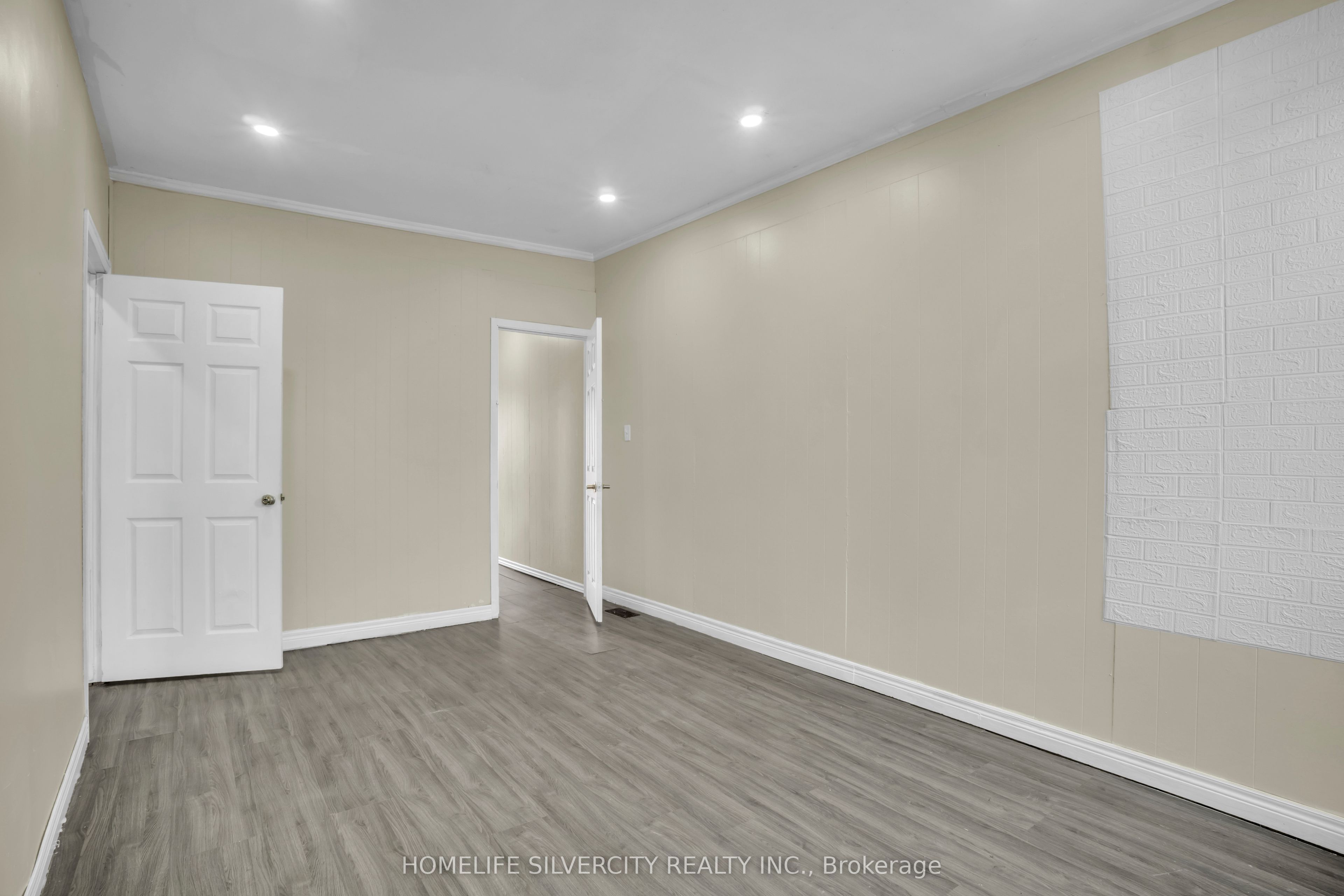 5 Pine Street S Property Photo 13