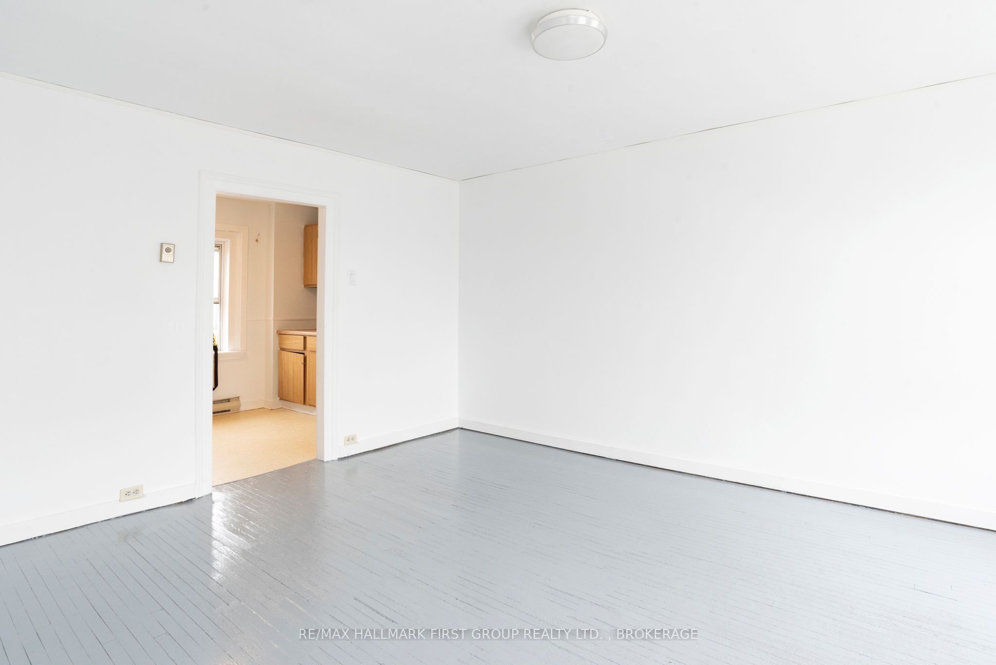 135 John St Property Photo 12