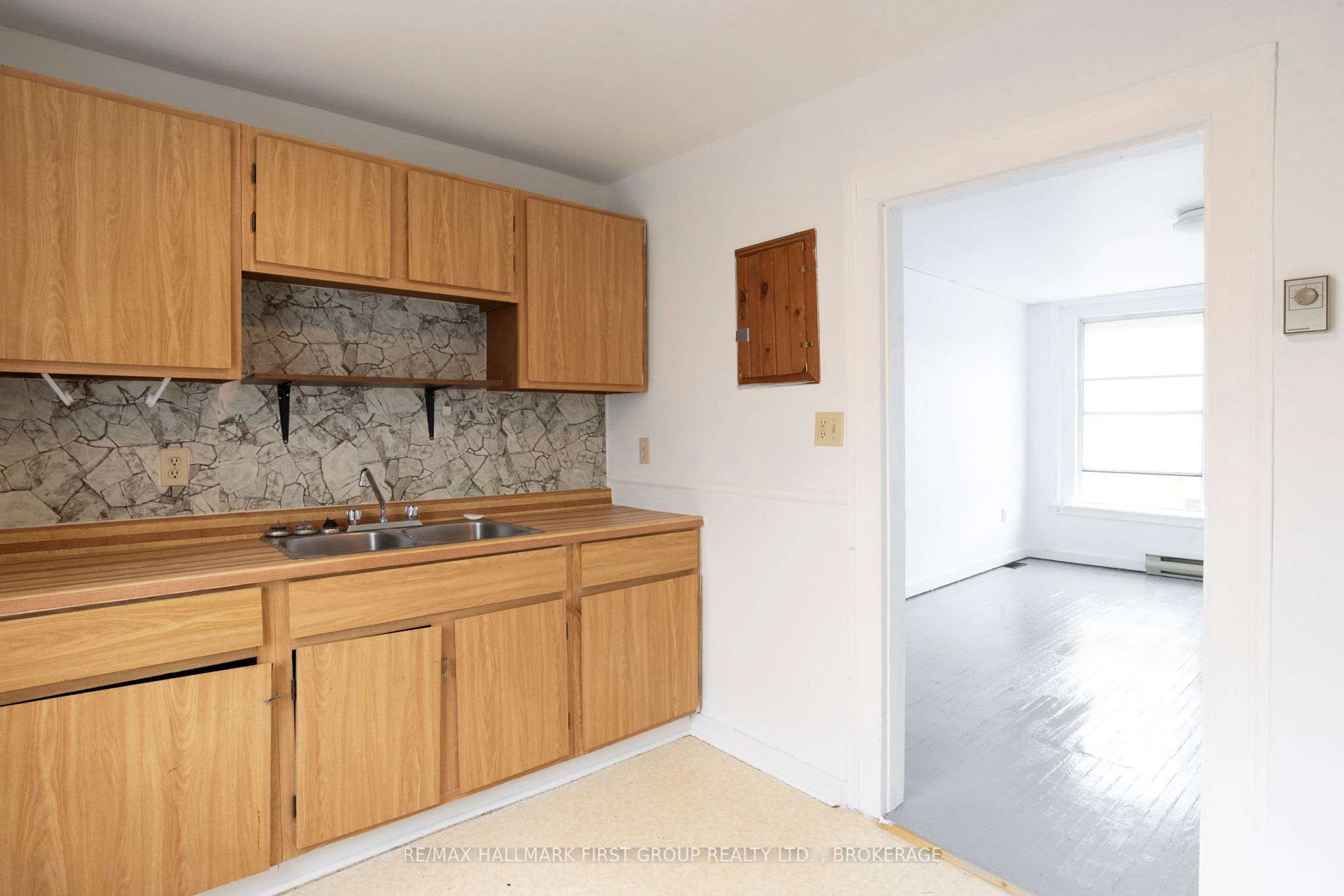 135 John St Property Photo 19
