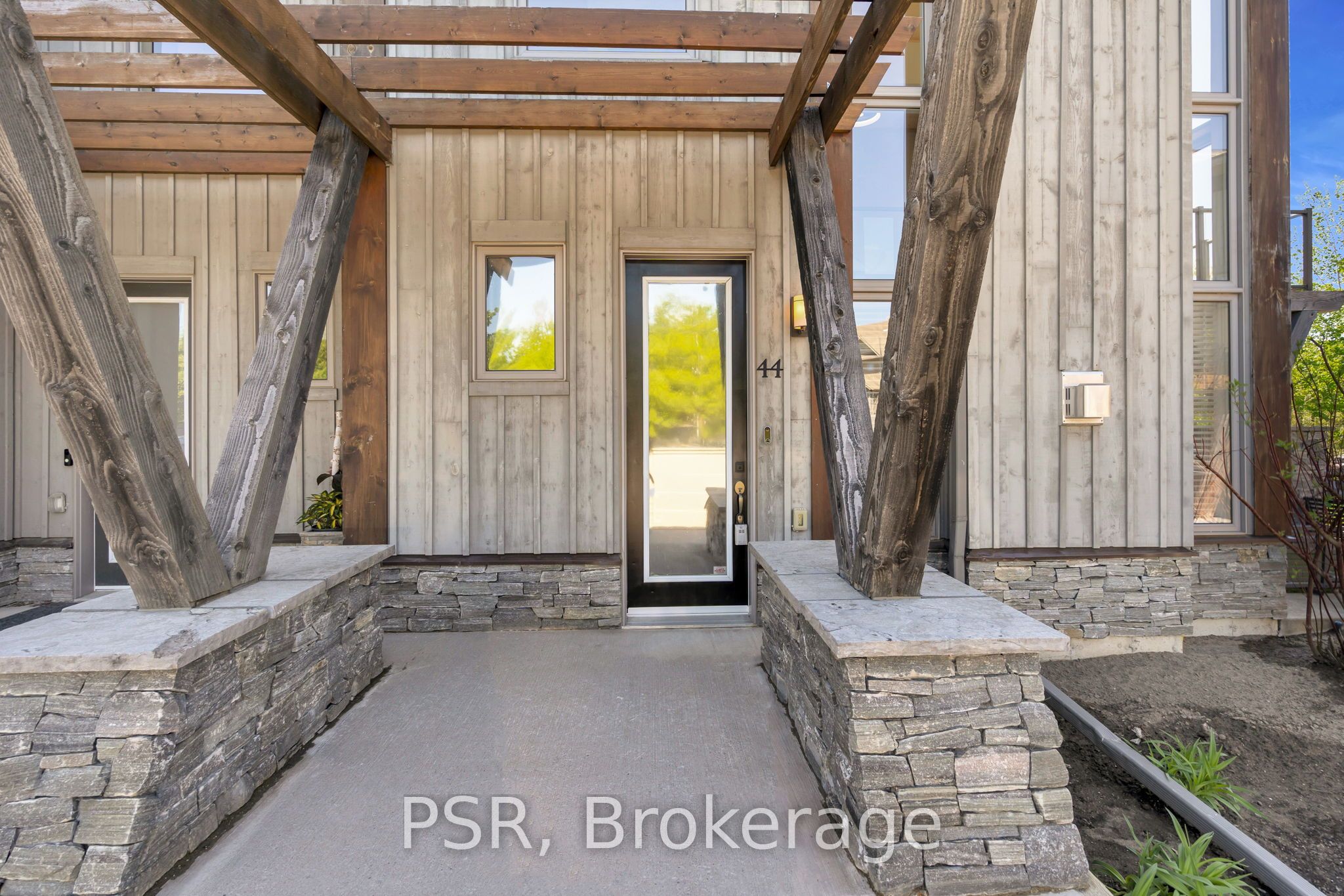 44 Carrick Trail Property Photo 5