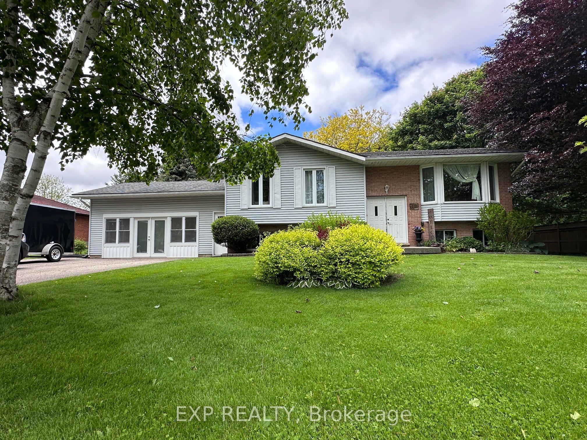68 Thompson Pl Property Photo 1