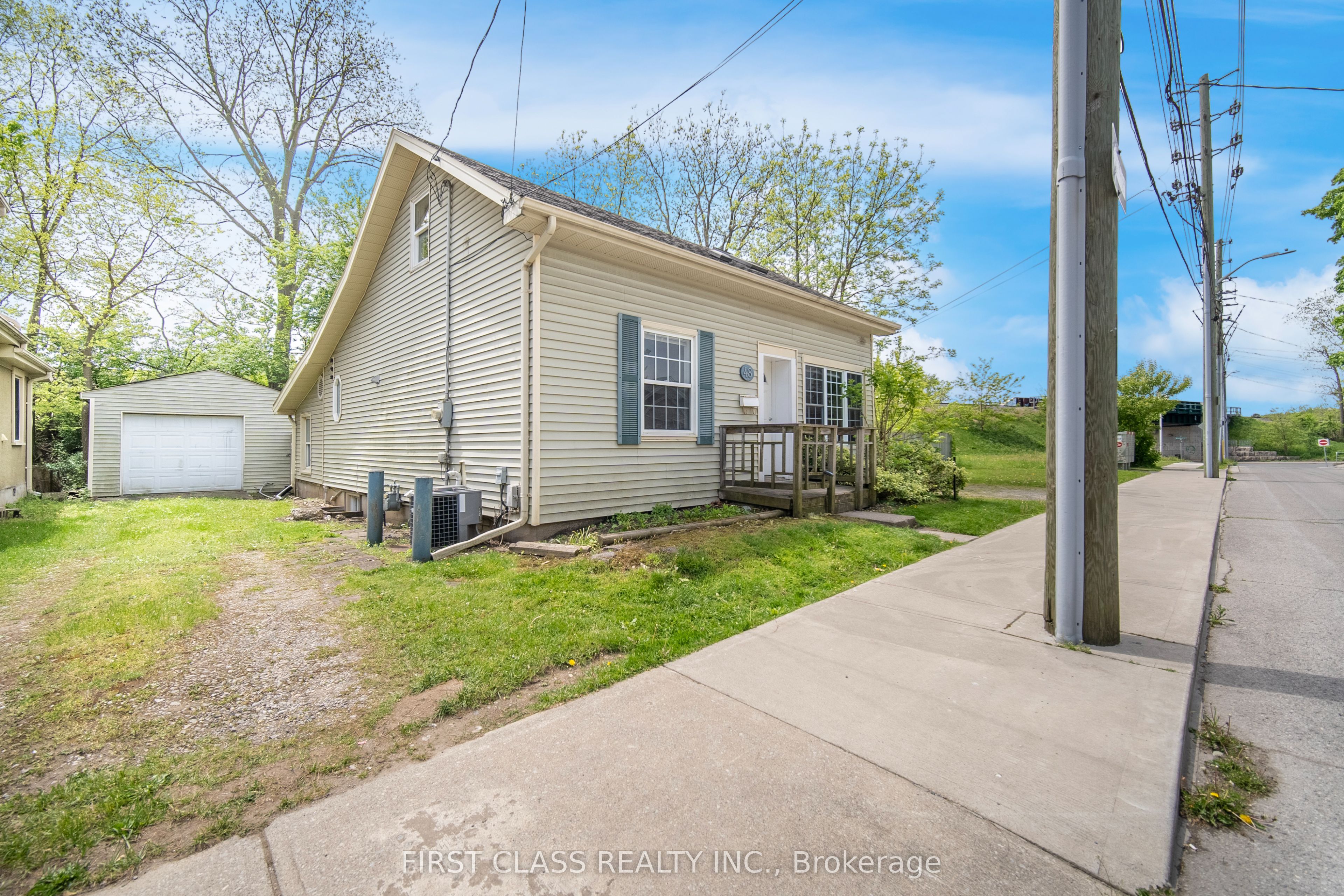 48 Saunby Street Property Photo 2