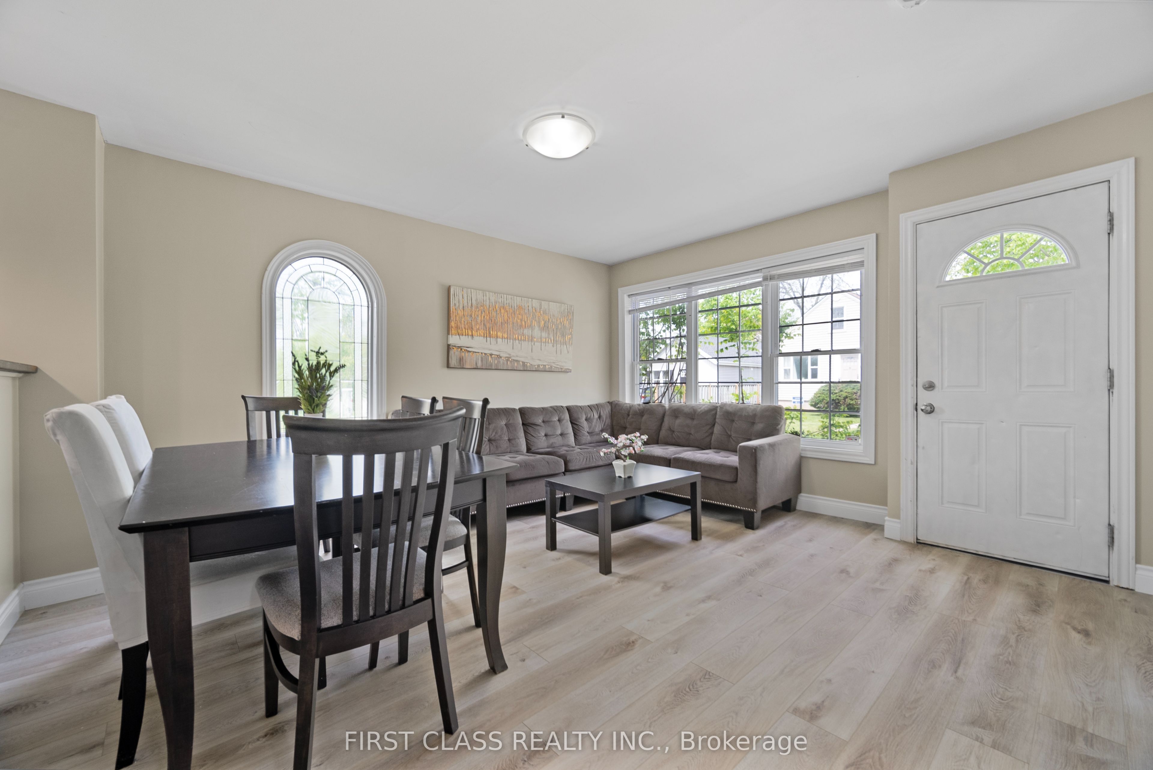 48 Saunby Street Property Photo 5