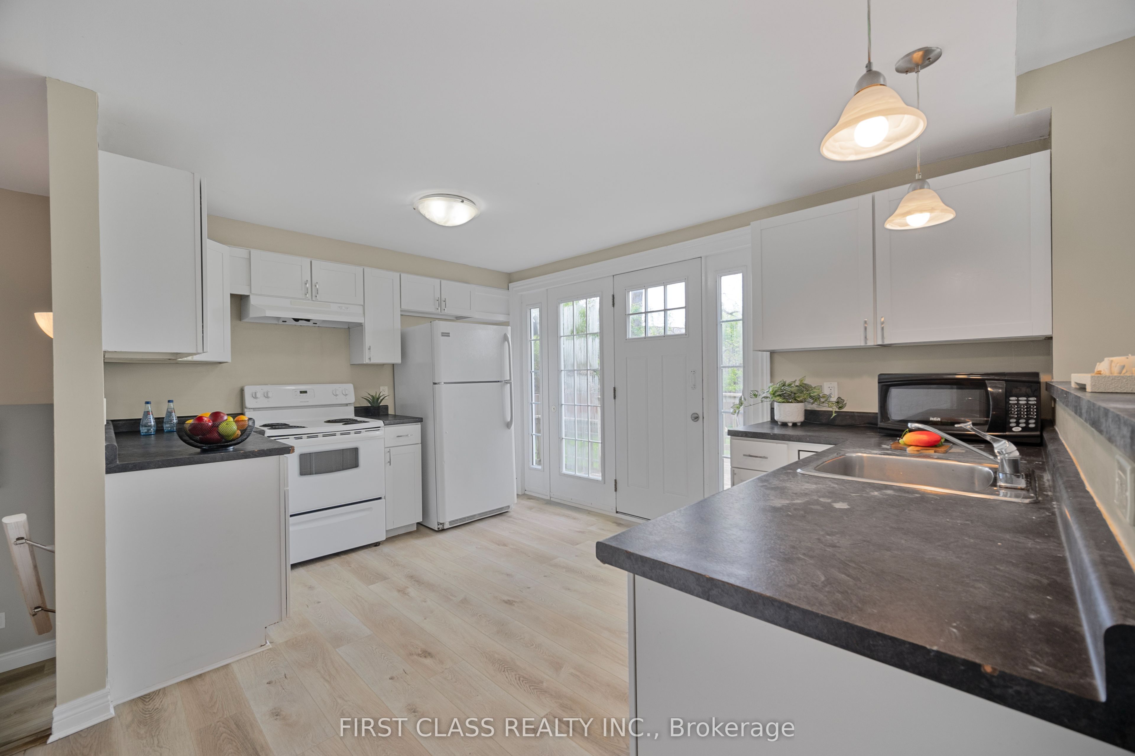 48 Saunby Street Property Photo 6