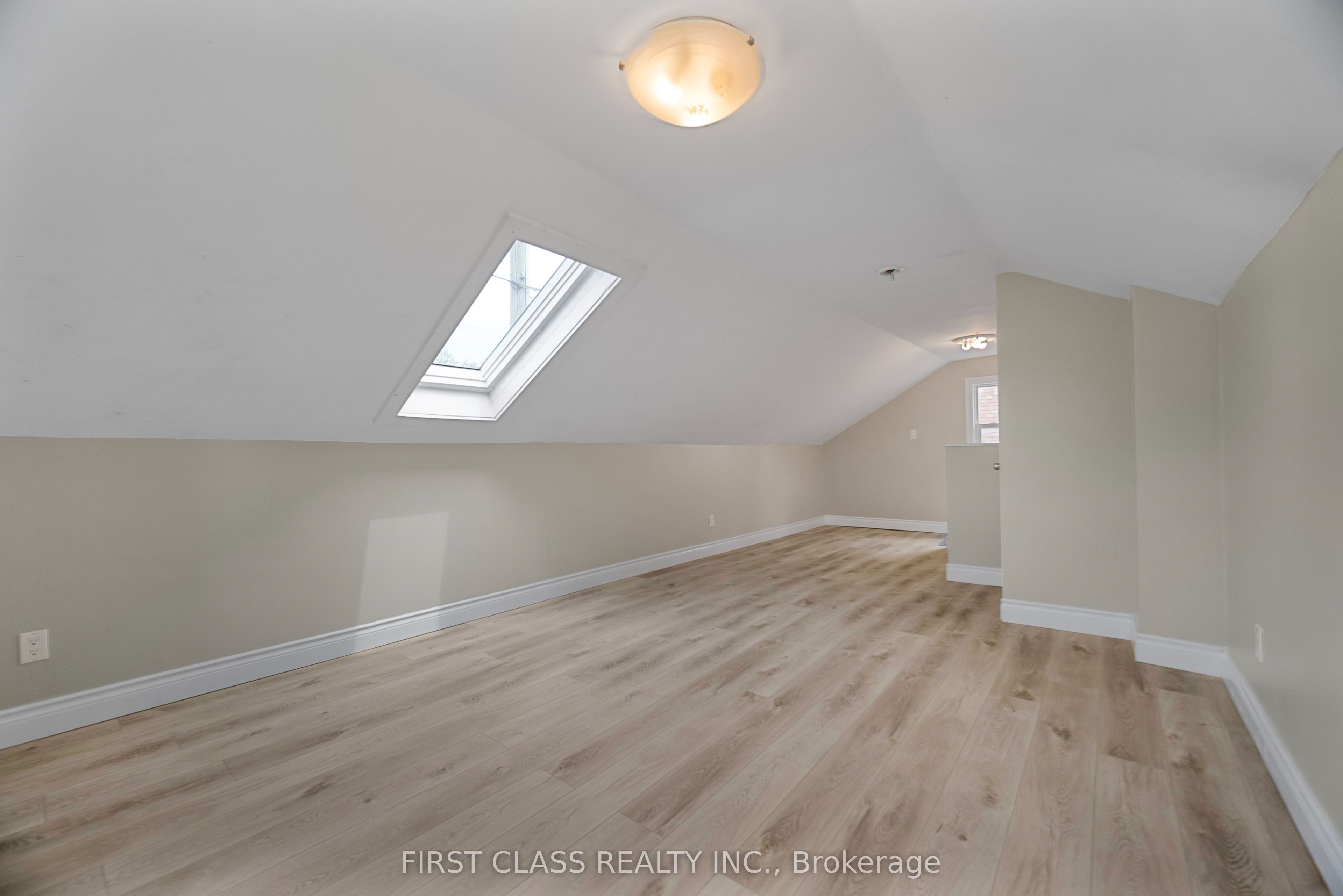 48 Saunby Street Property Photo 9