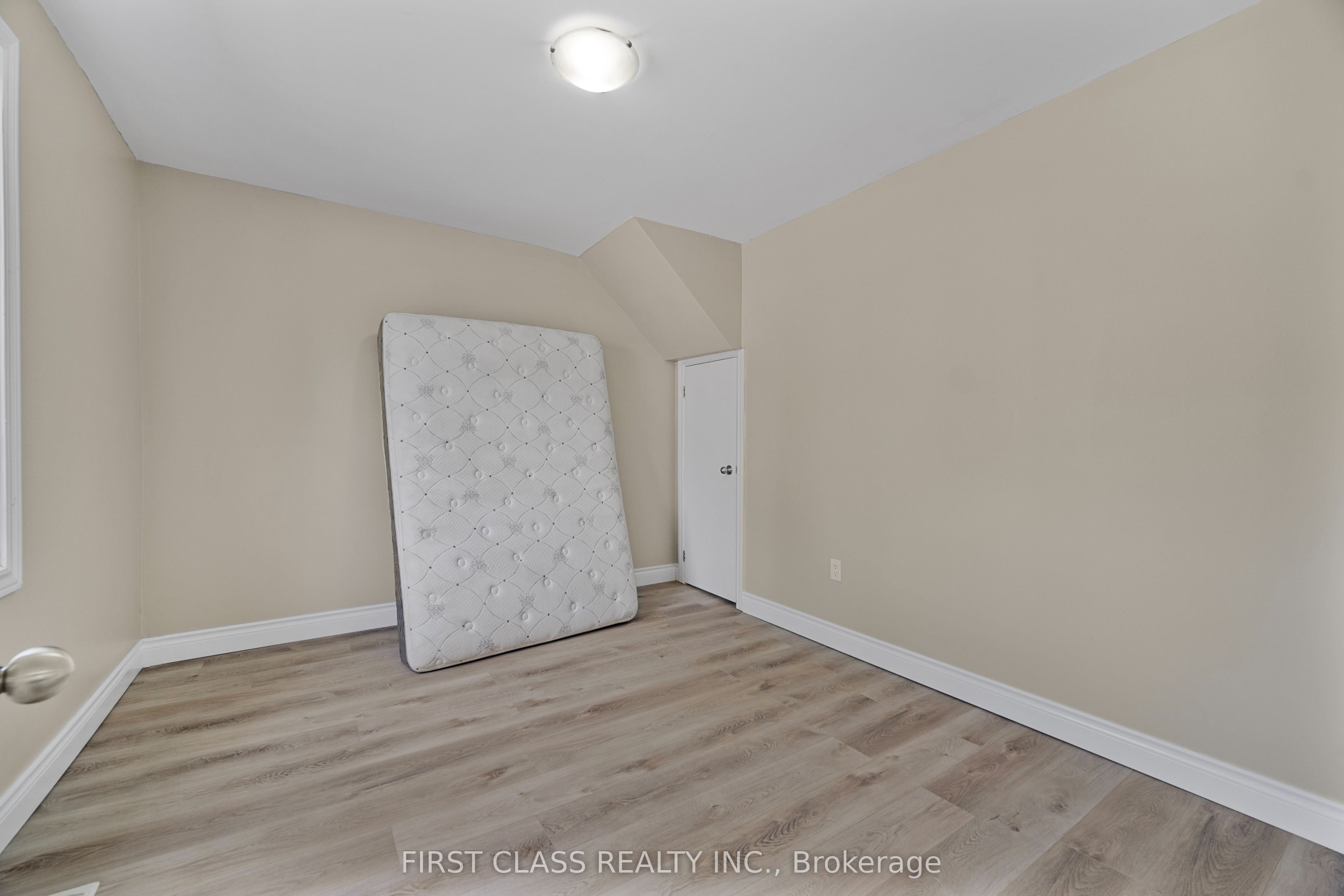 48 Saunby Street Property Photo 10
