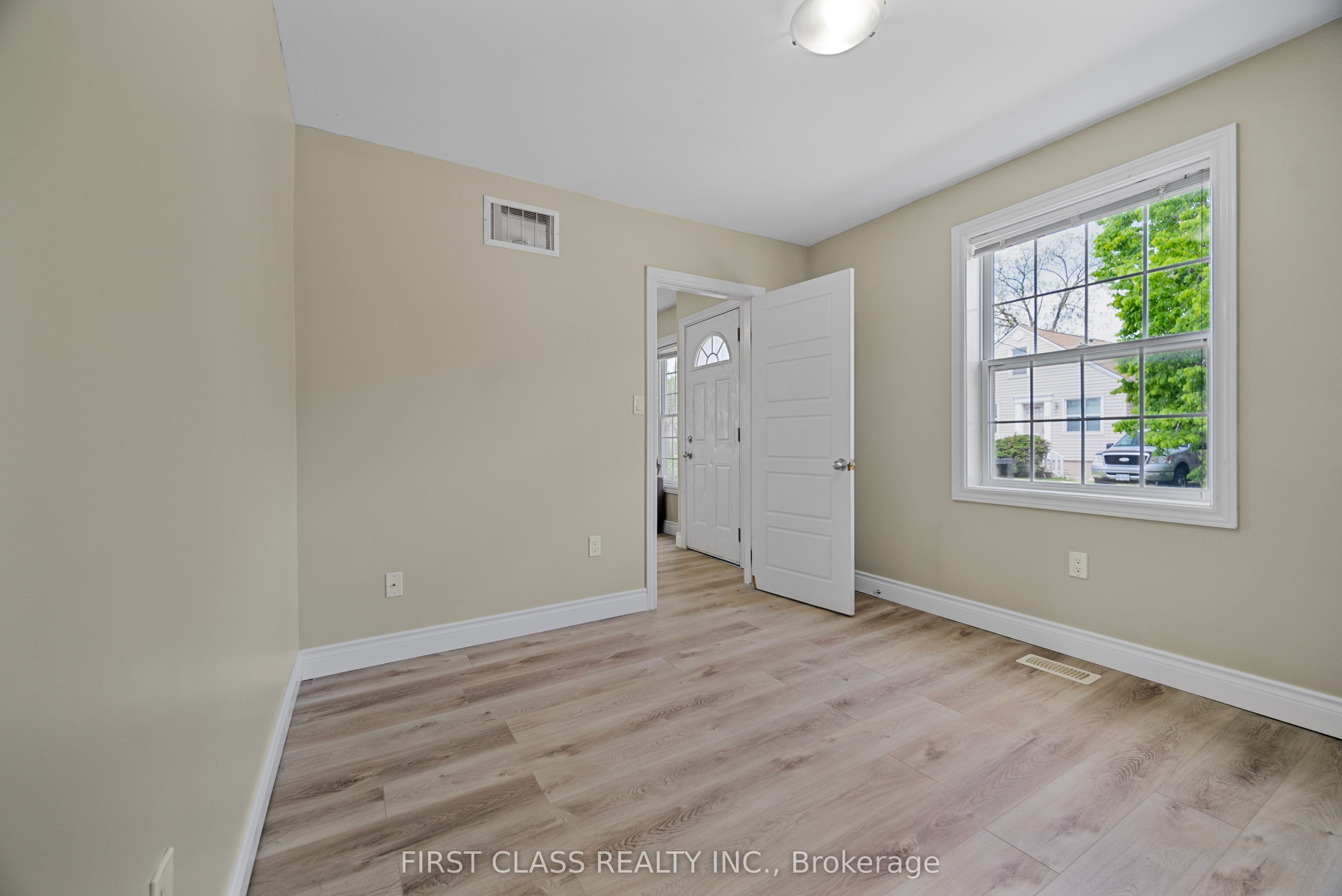 48 Saunby Street Property Photo 11