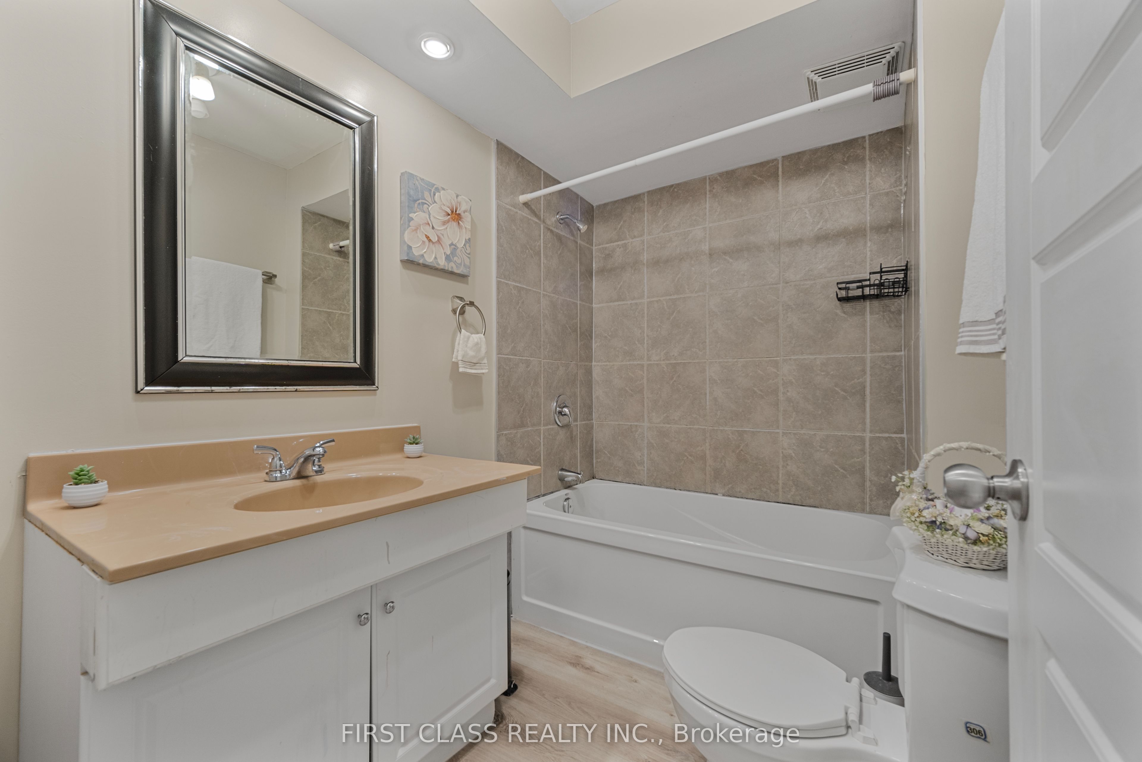 48 Saunby Street Property Photo 12