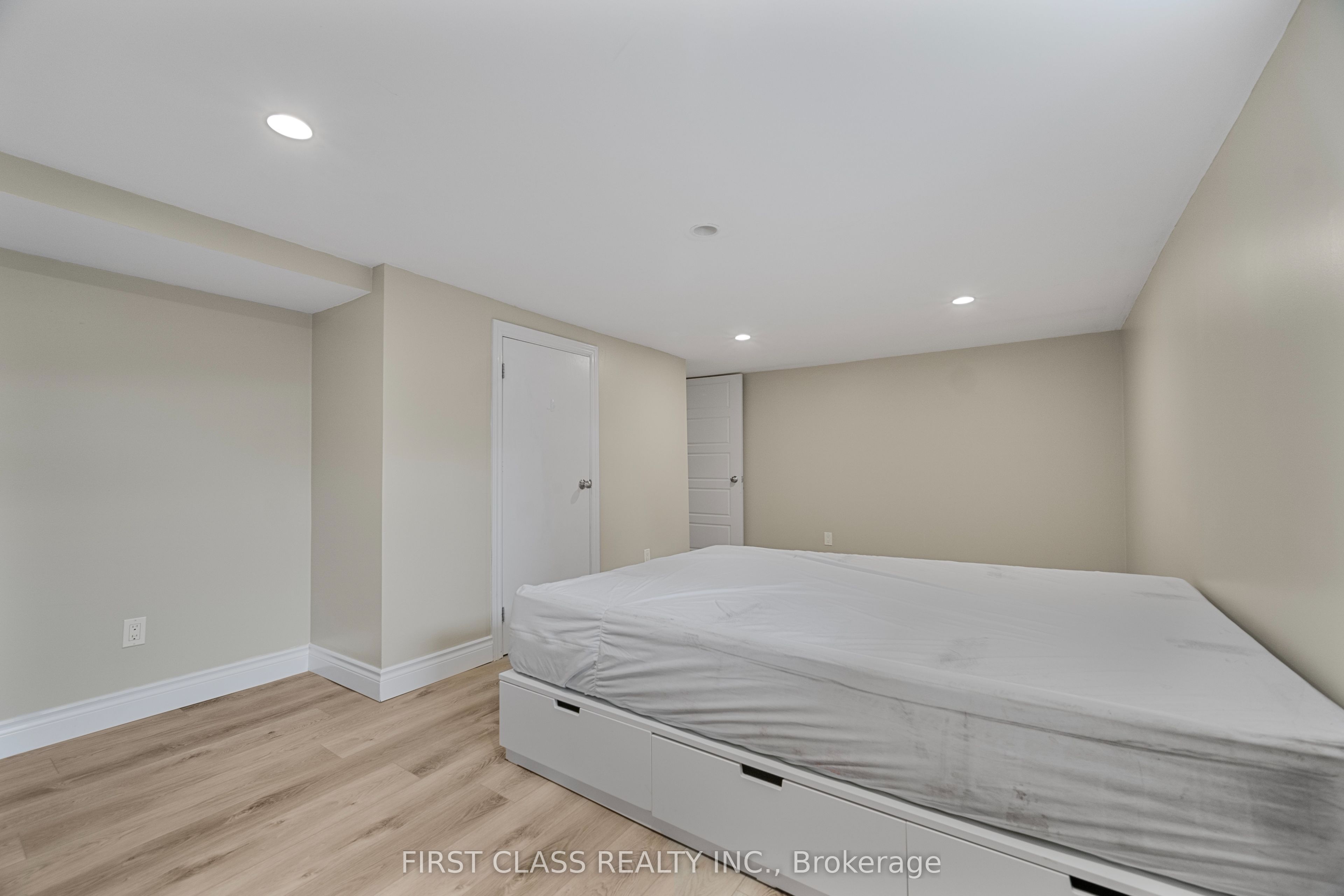 48 Saunby Street Property Photo 19