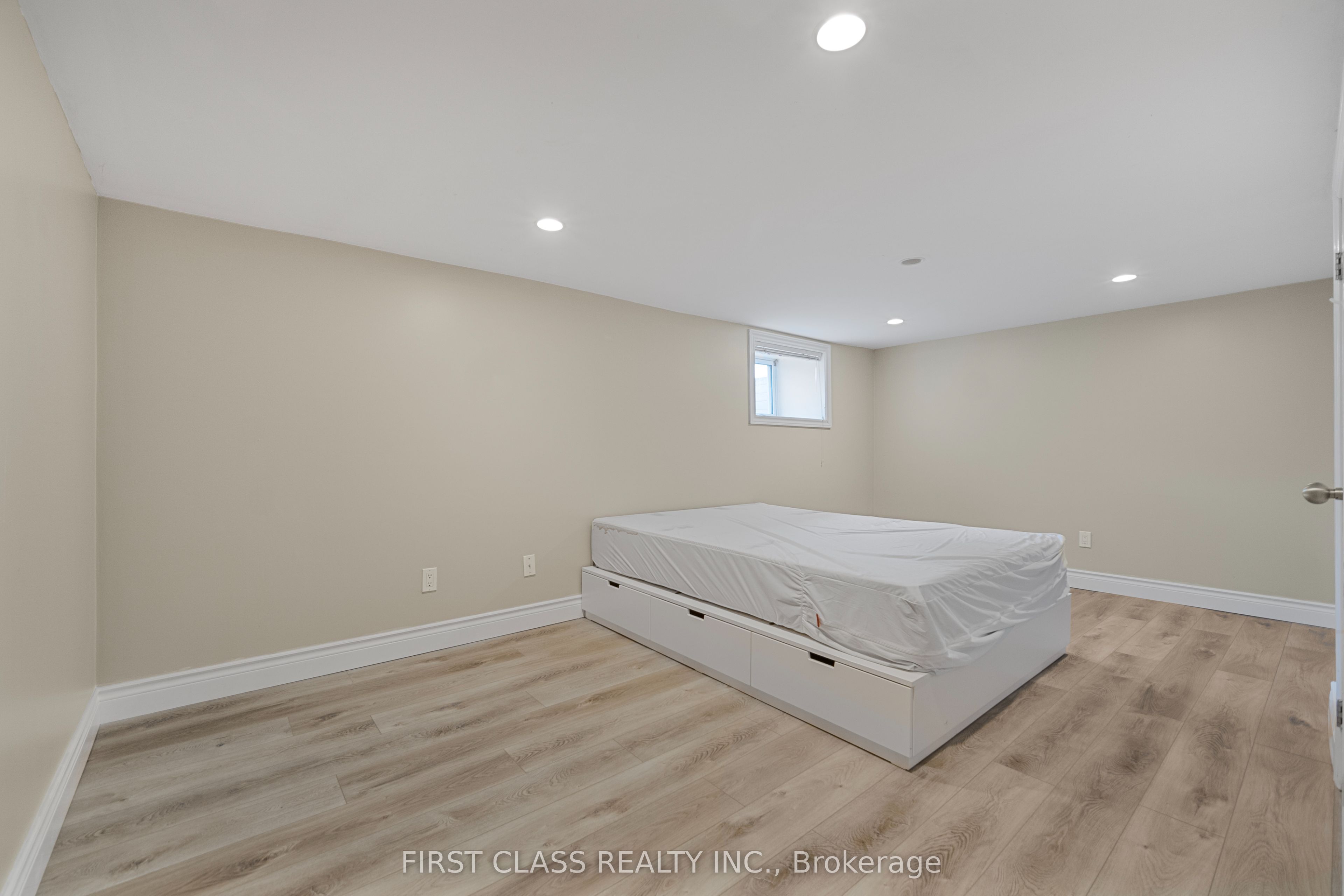 48 Saunby Street Property Photo 20