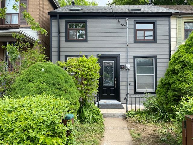 396 Macnab St N Property Photo 1