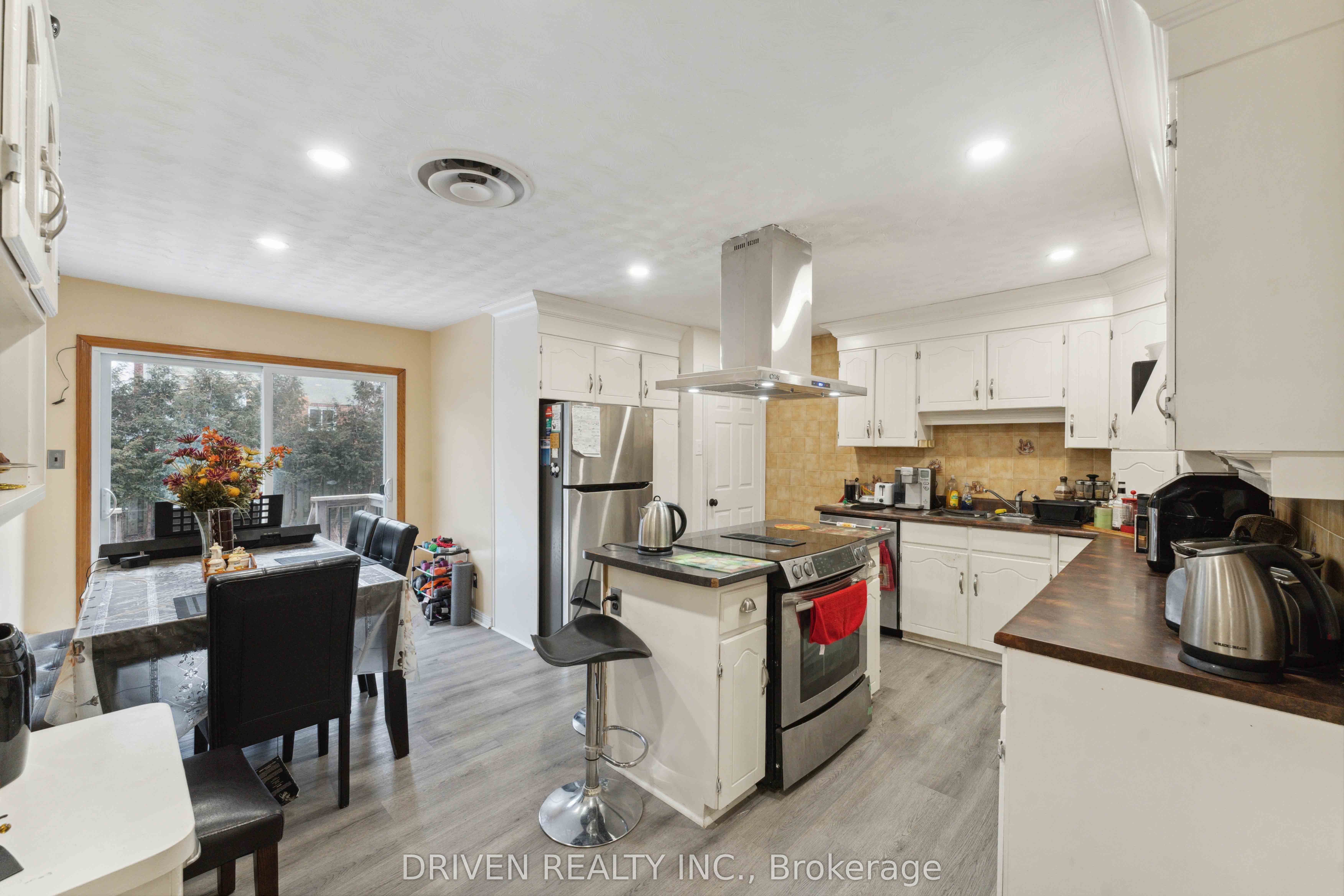 1266 Walkley Rd Property Photo 9
