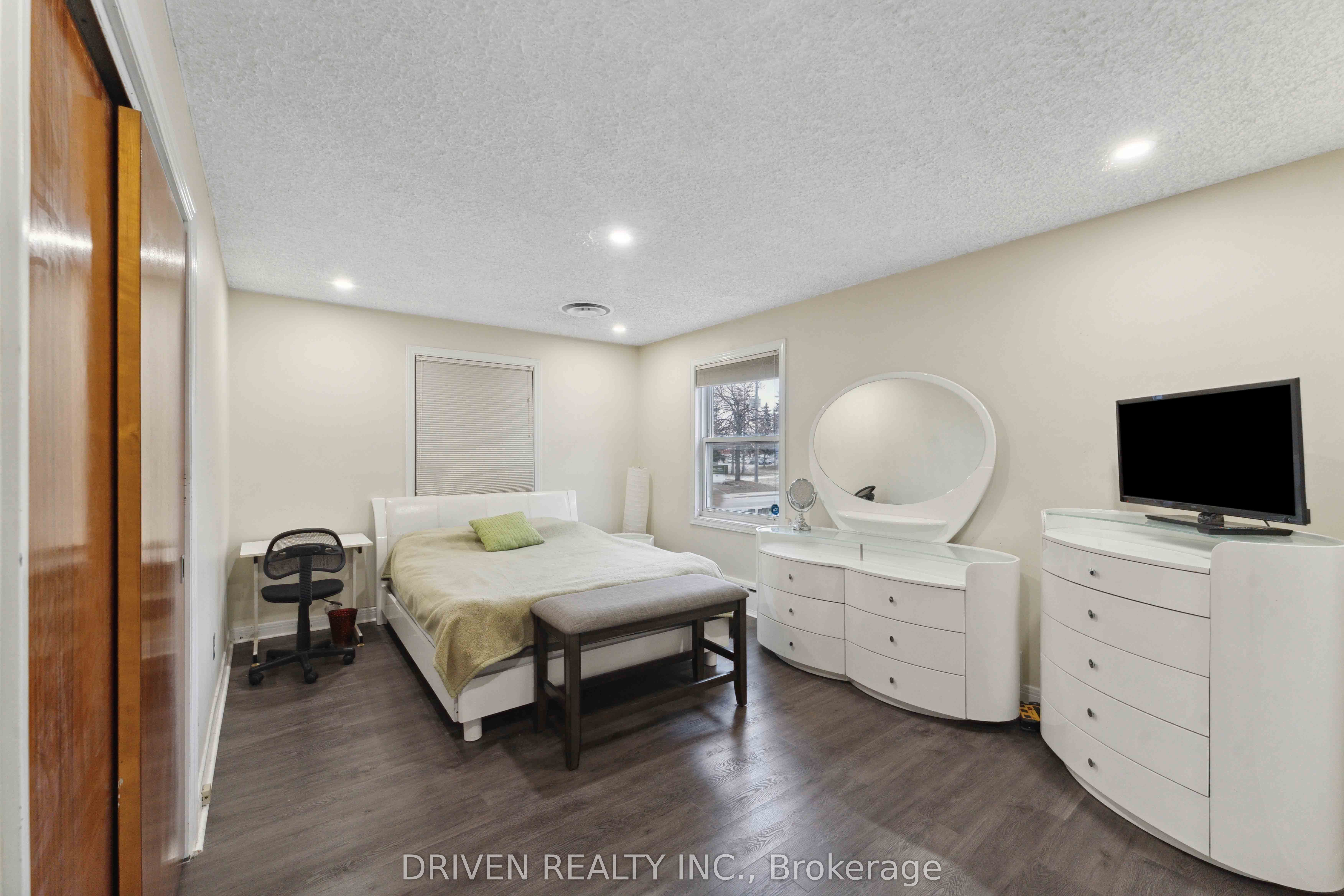 1266 Walkley Rd Property Photo 13