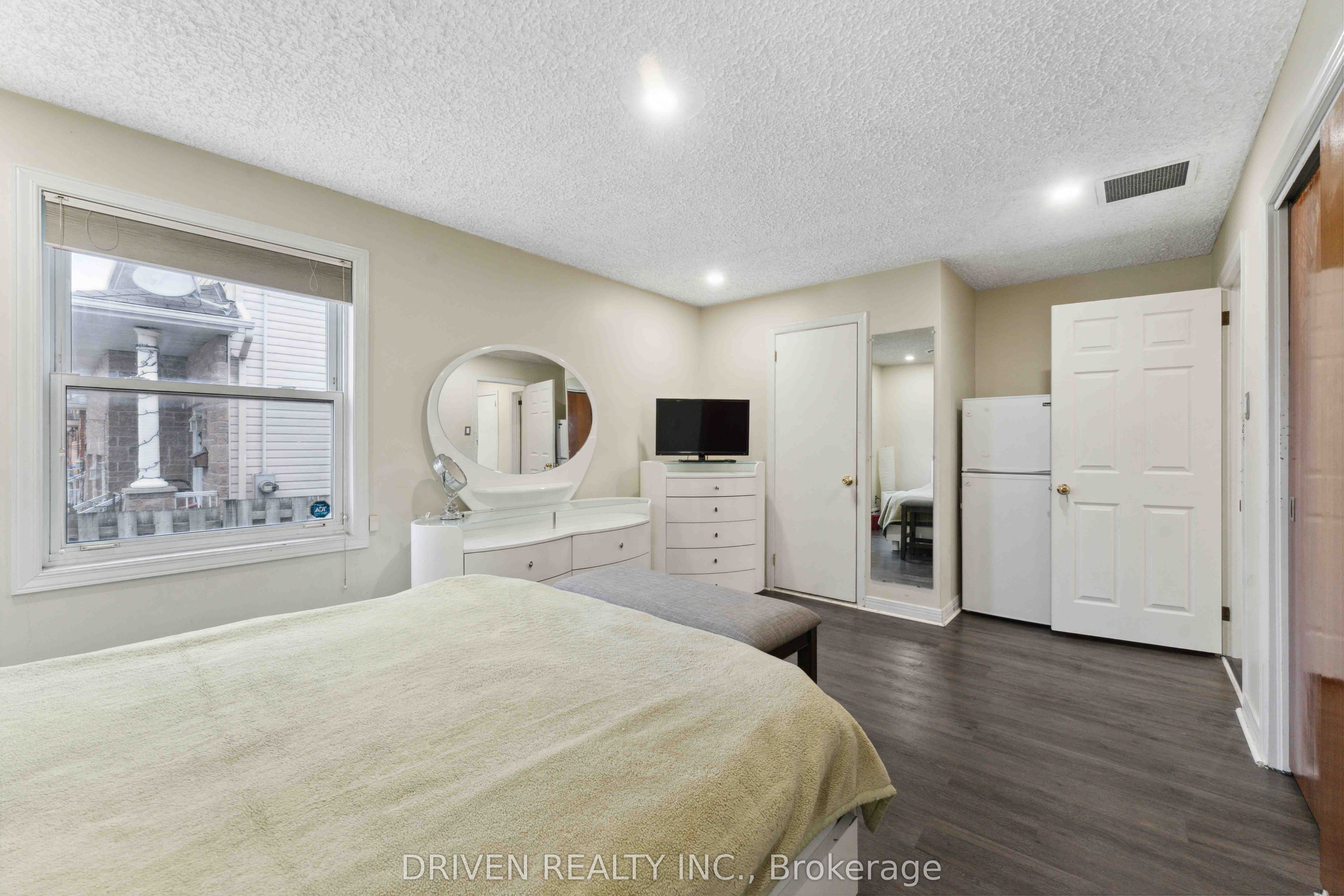 1266 Walkley Rd Property Photo 15