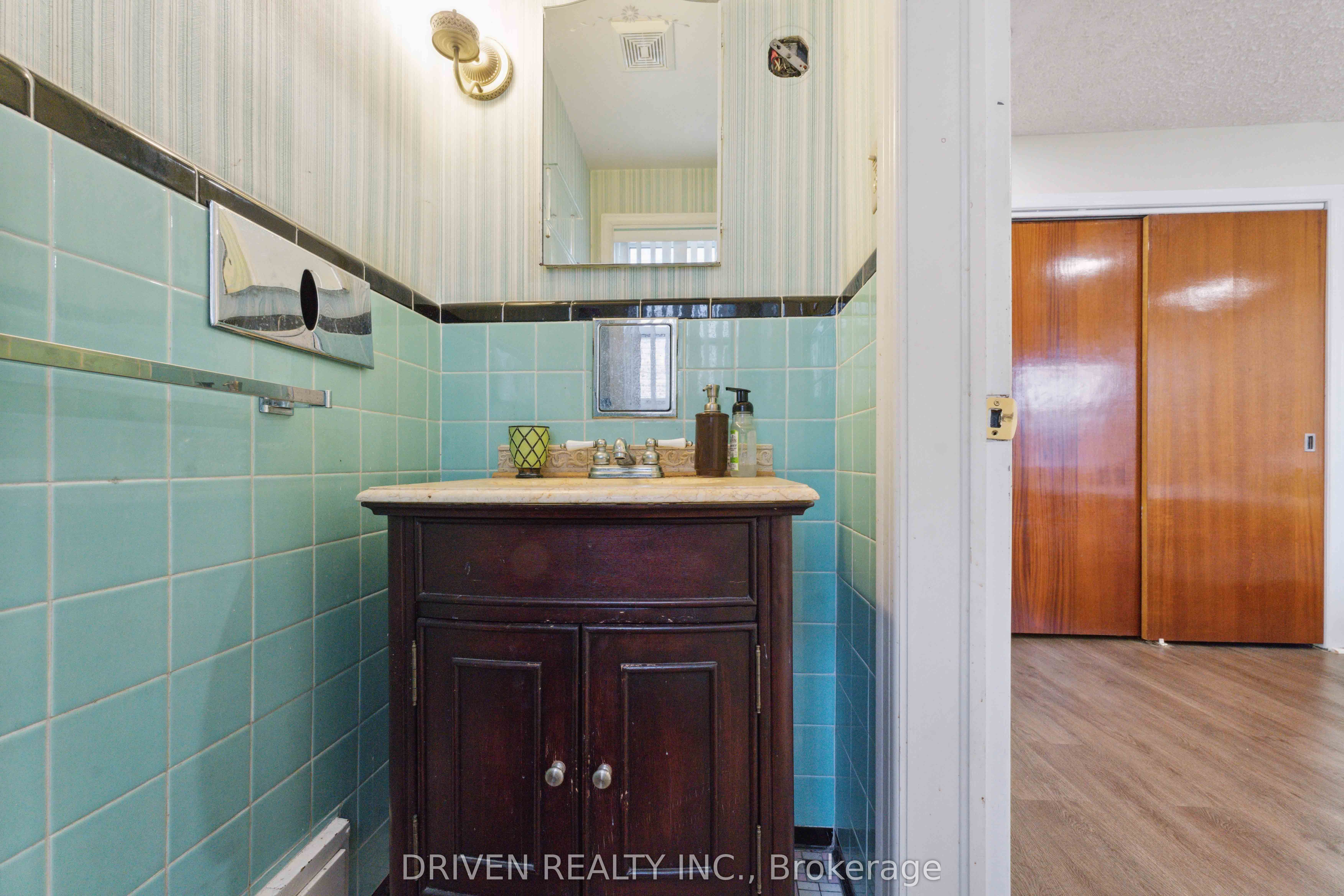 1266 Walkley Rd Property Photo 17