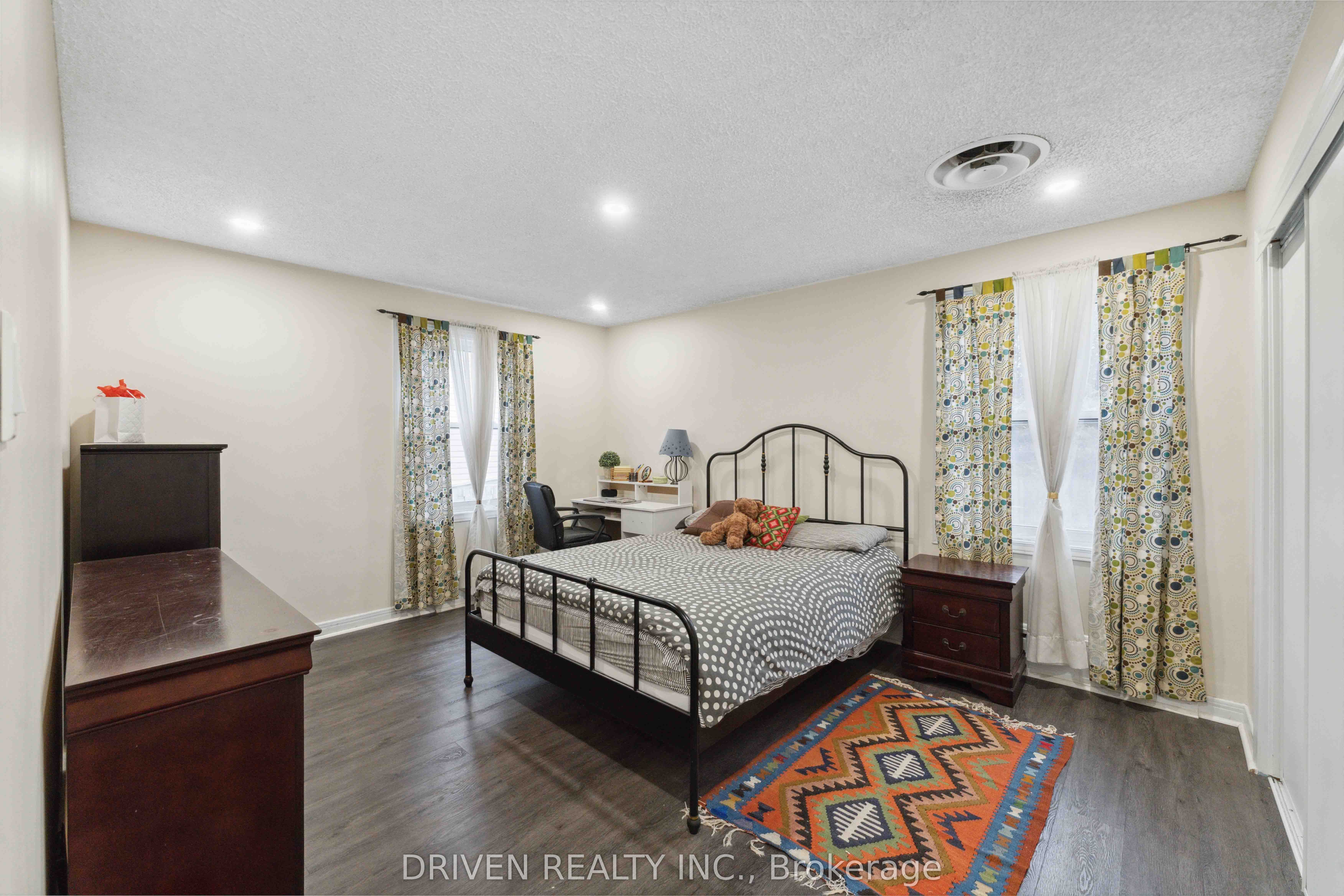 1266 Walkley Rd Property Photo 18
