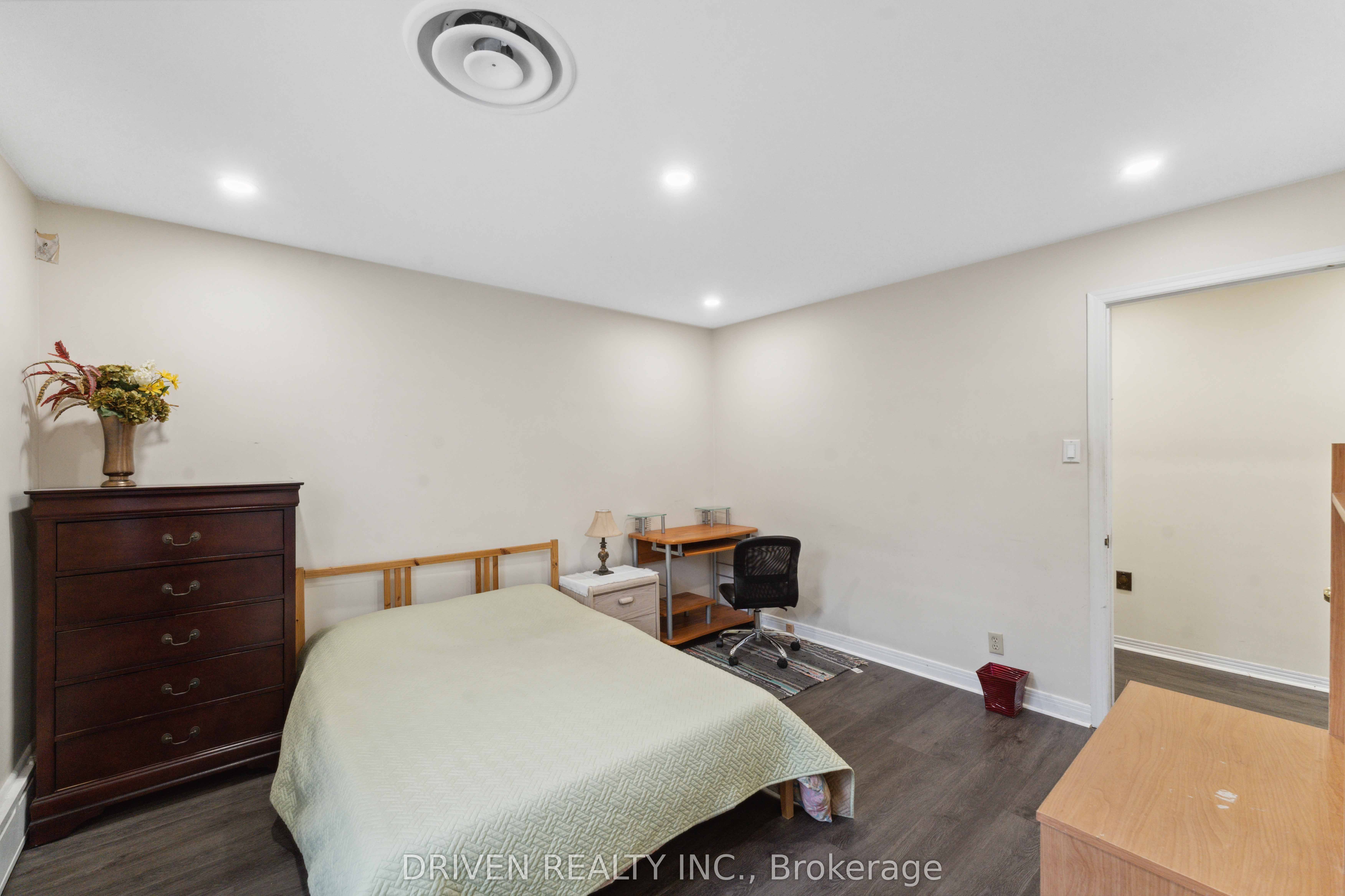 1266 Walkley Rd Property Photo 21