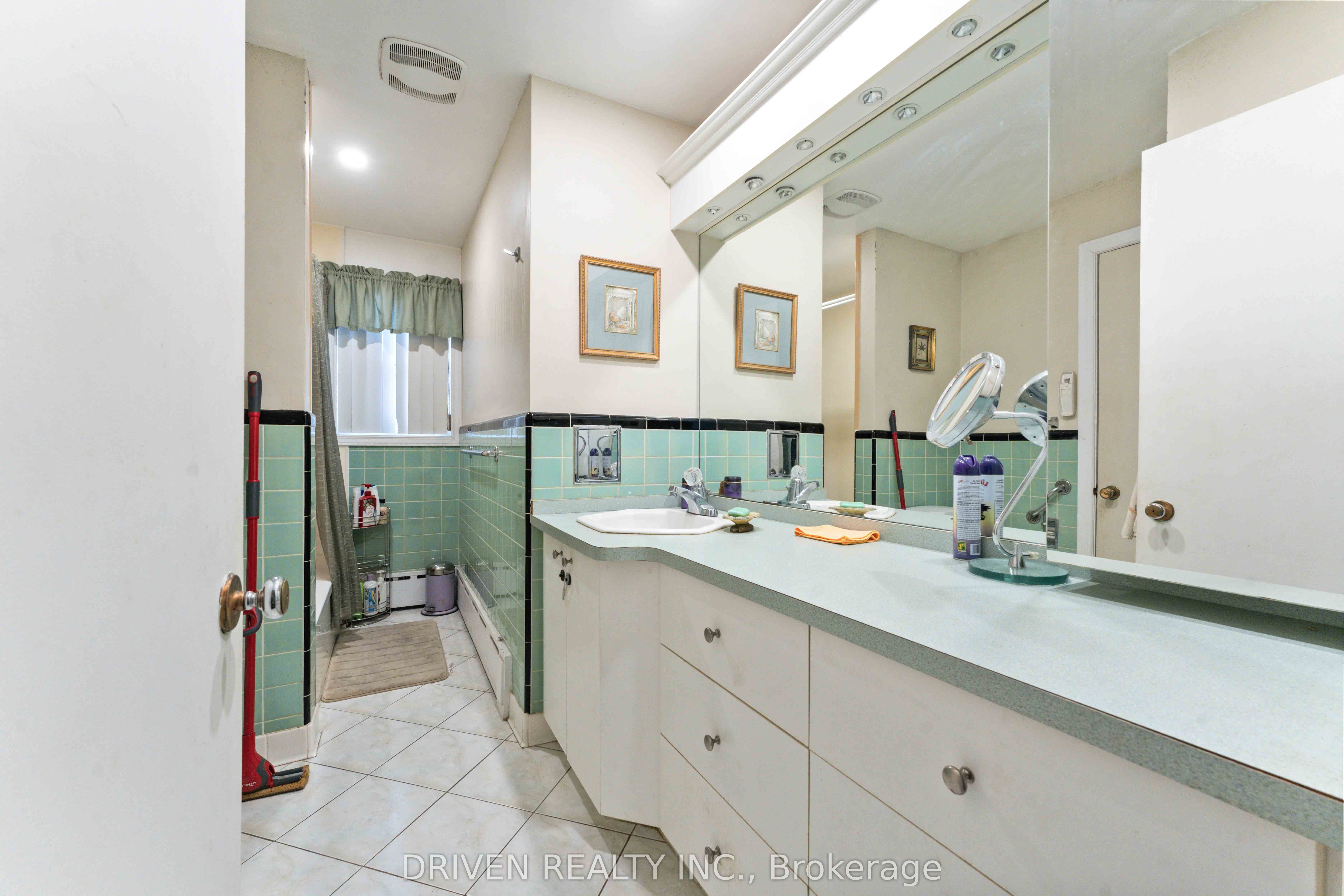 1266 Walkley Rd Property Photo 22