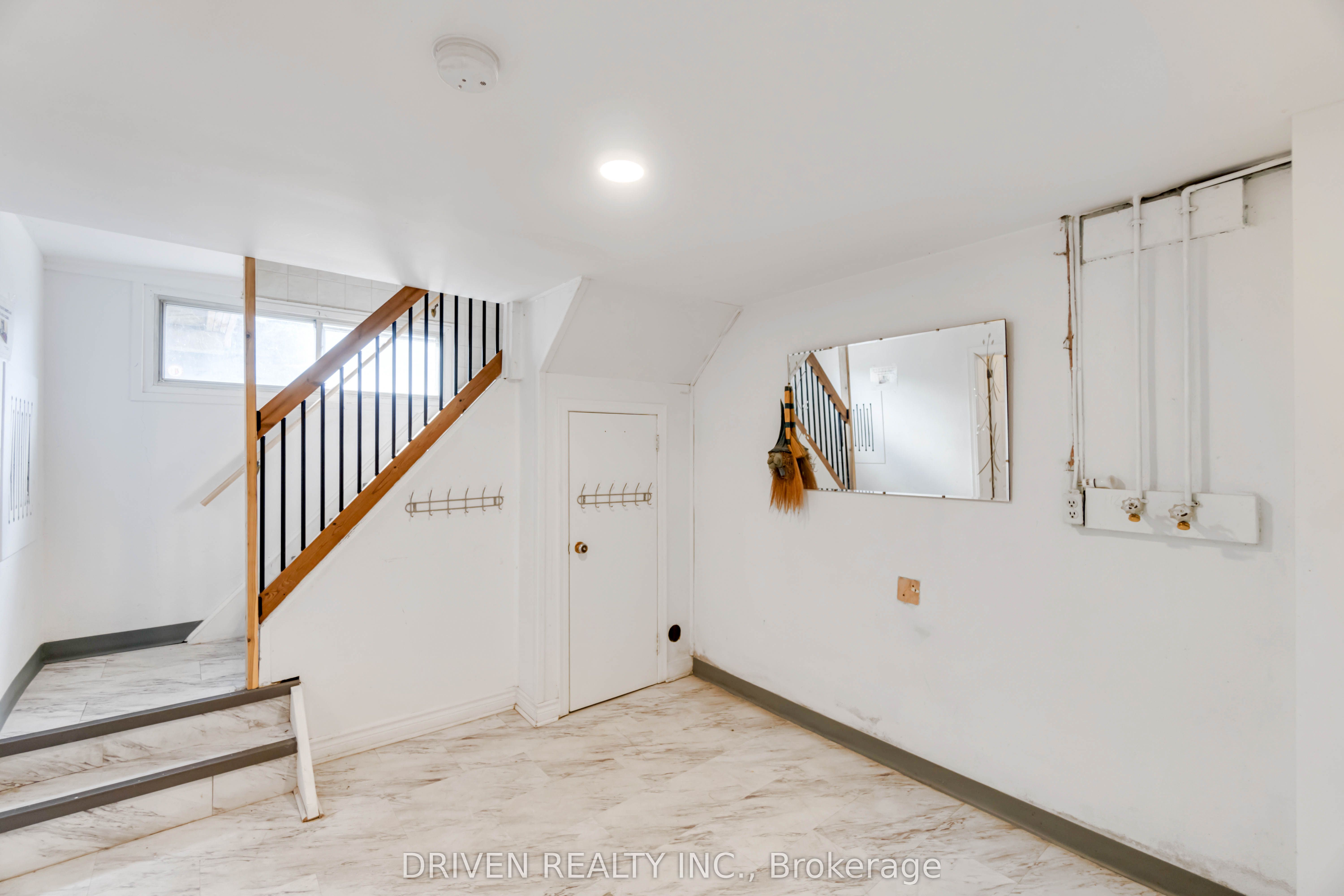 1266 Walkley Rd Property Photo 23