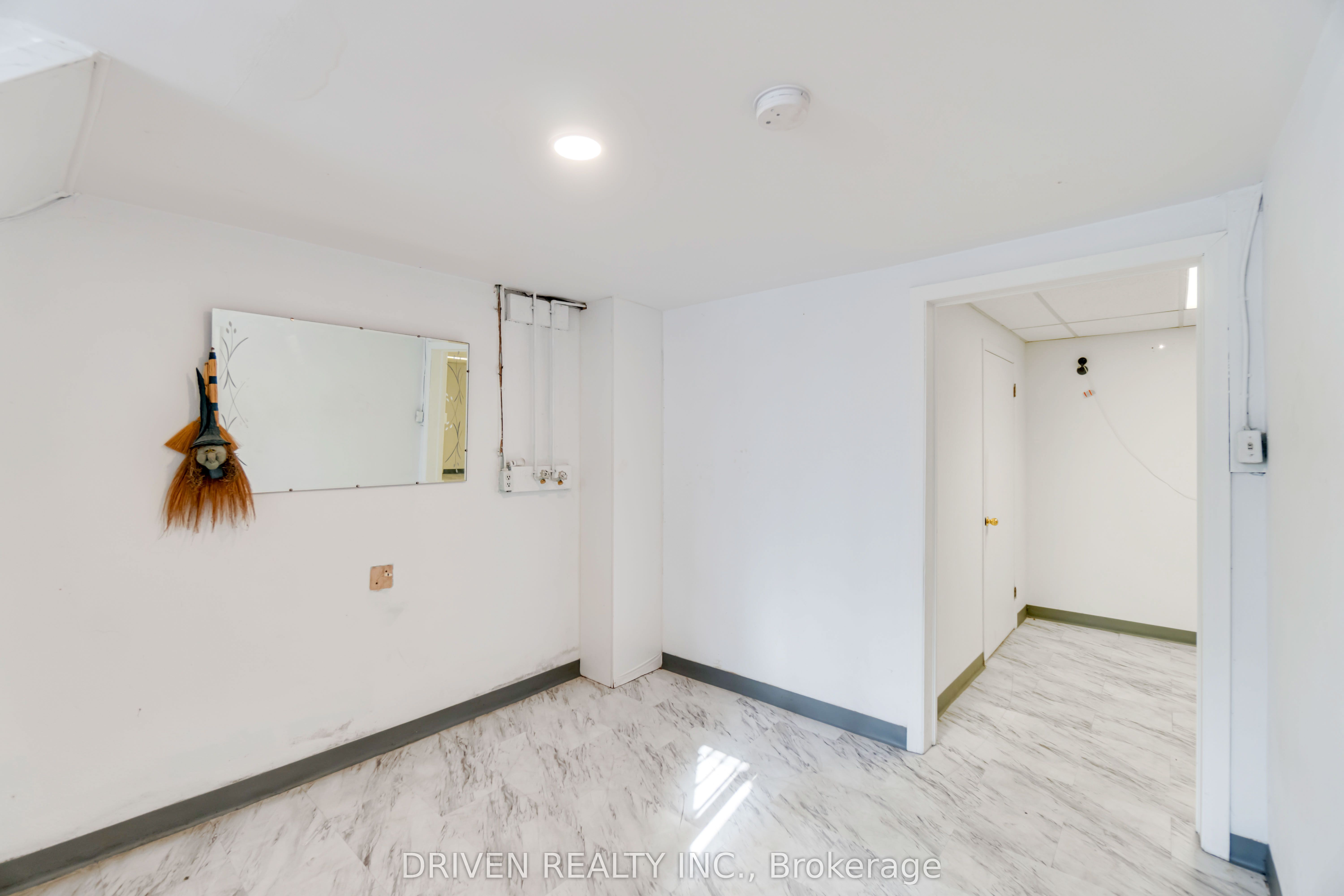 1266 Walkley Rd Property Photo 25