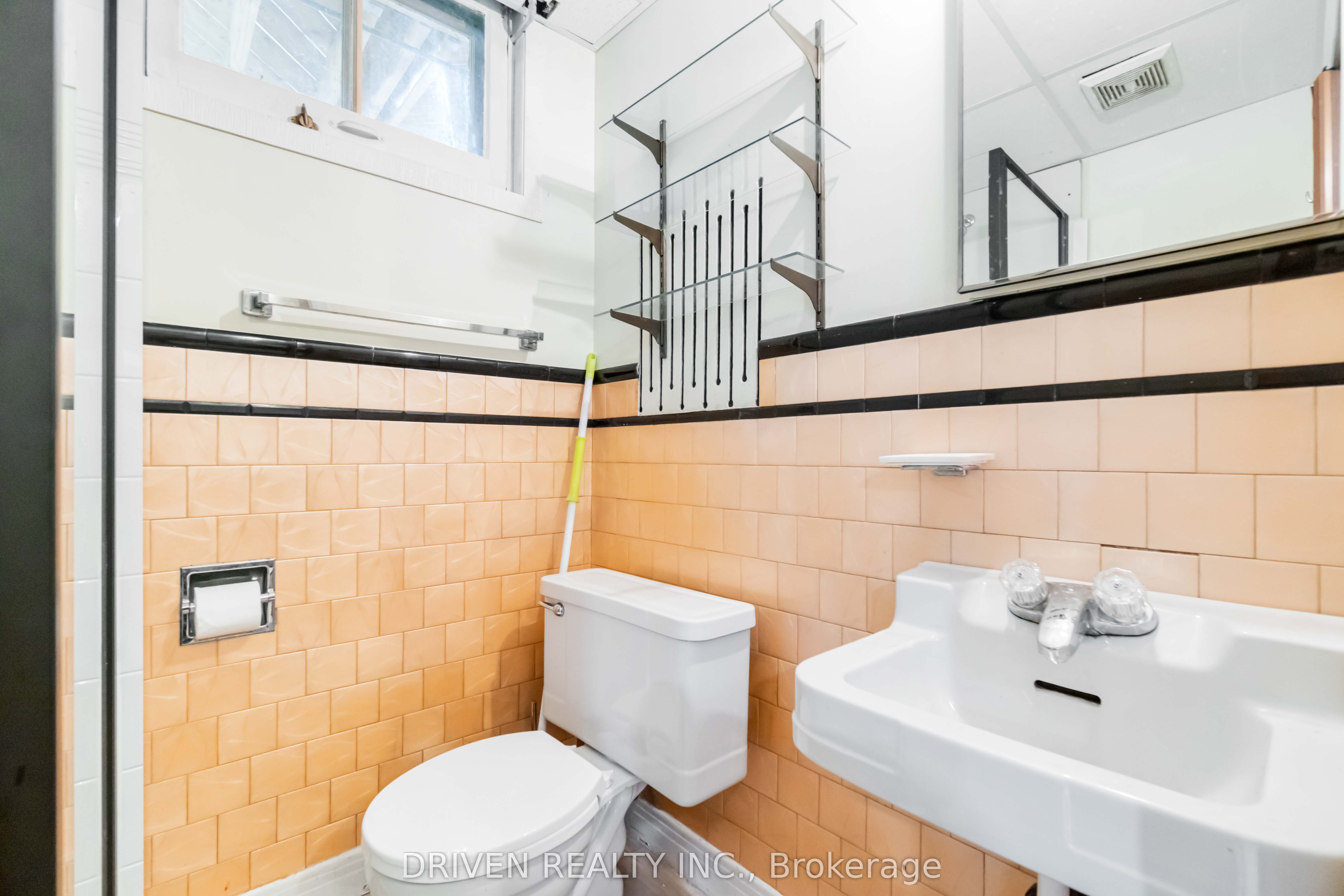 1266 Walkley Rd Property Photo 32