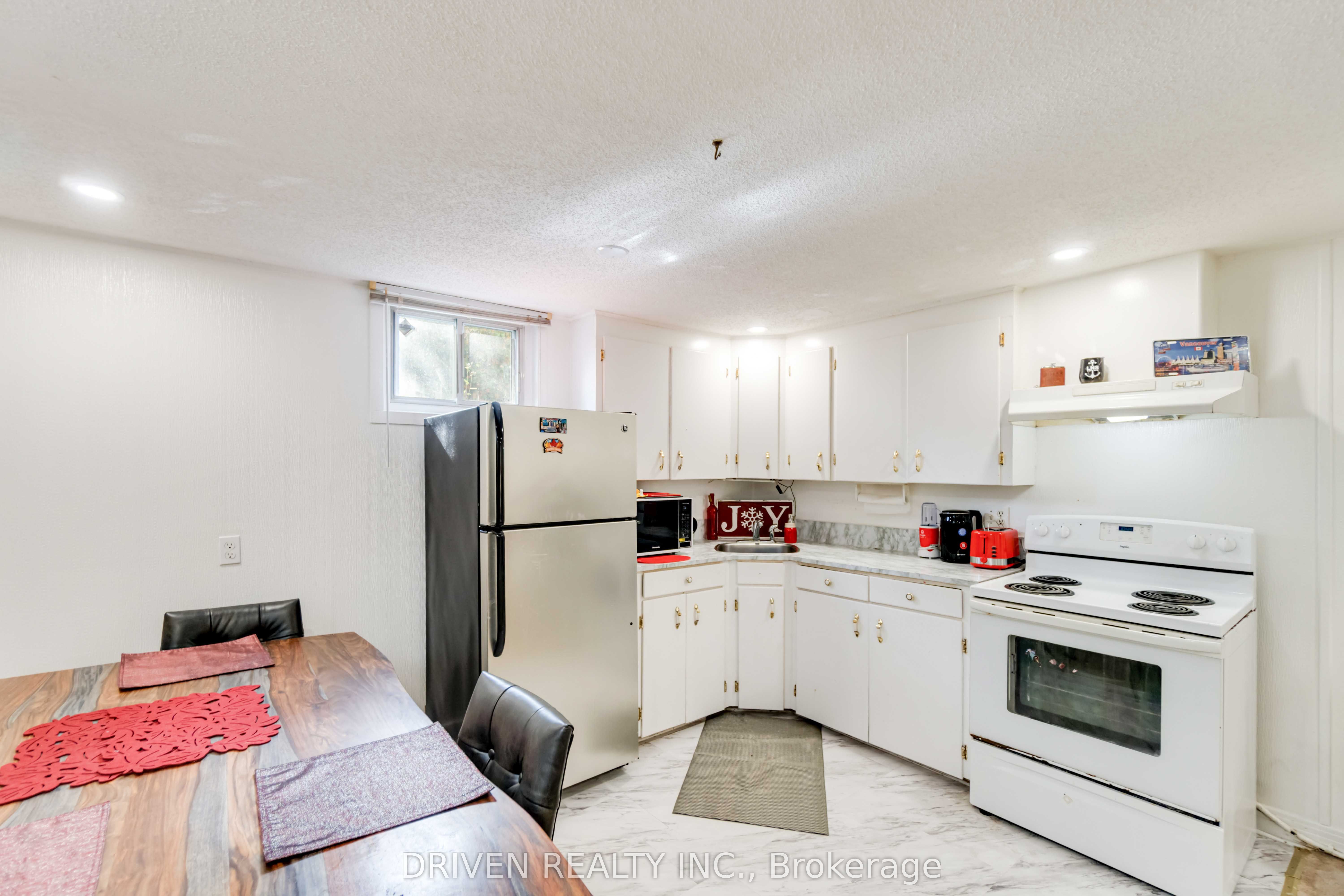 1266 Walkley Rd Property Photo 35