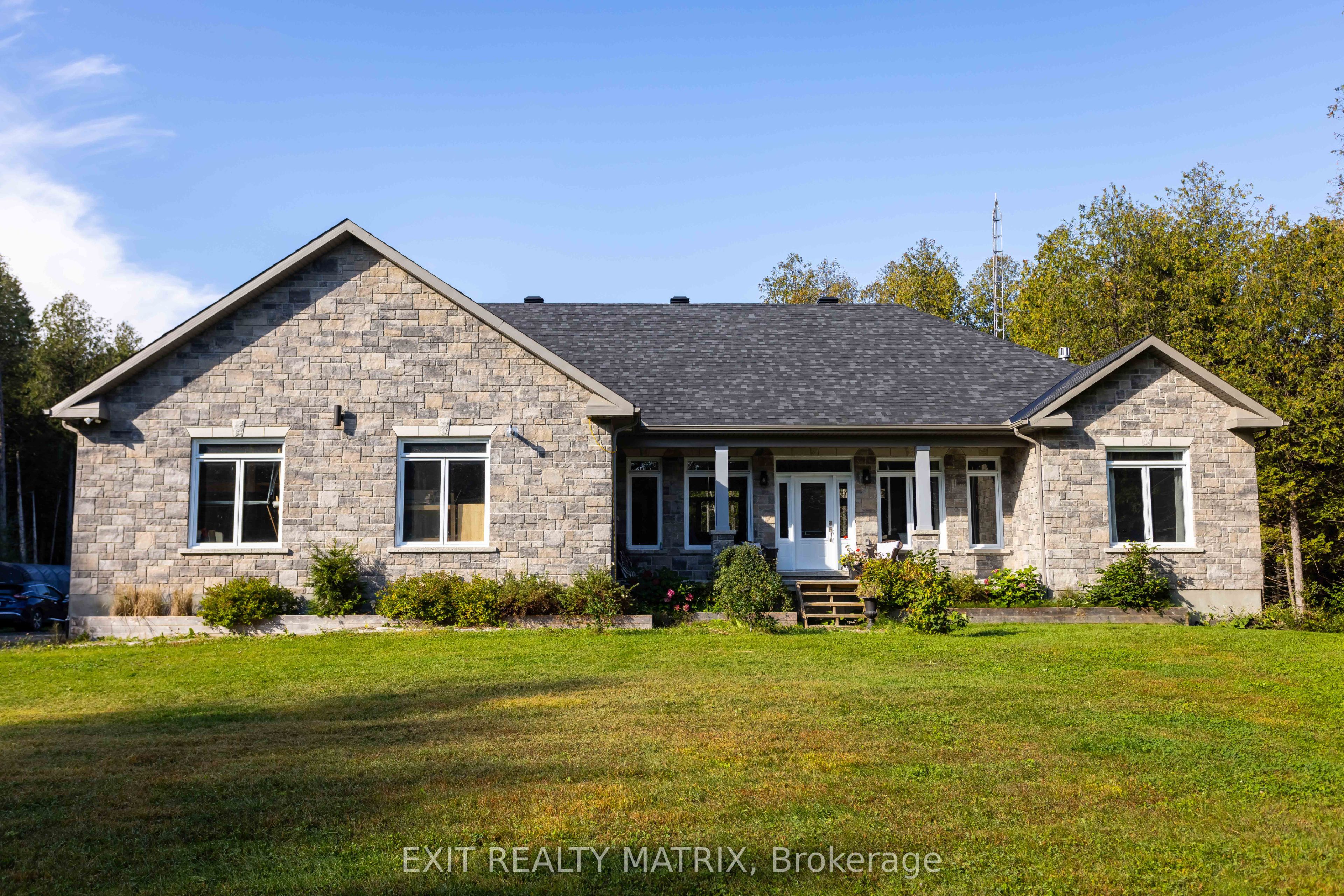 2070 8th Line Road Property Photo 1