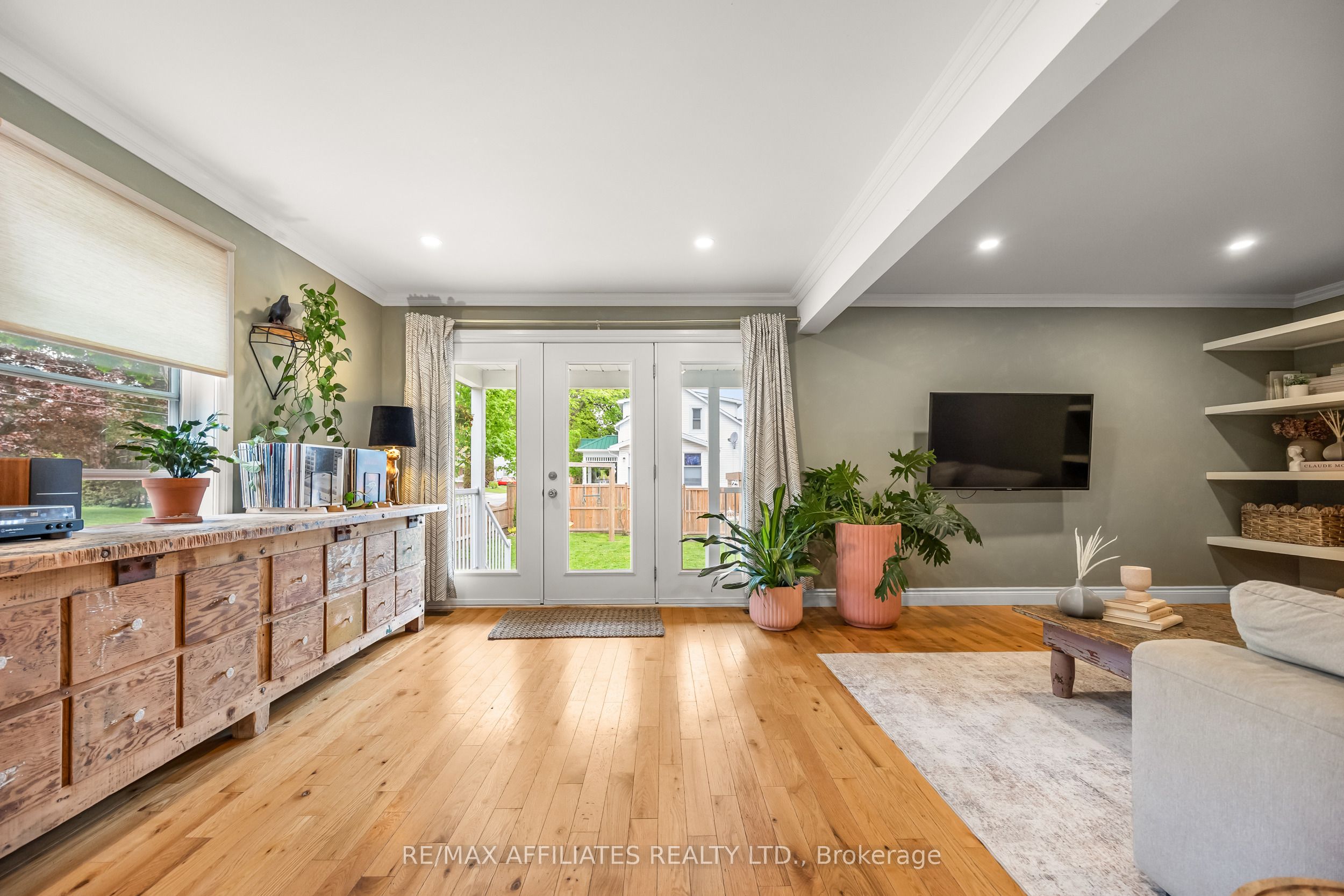 111 Drummond Street Property Photo 6