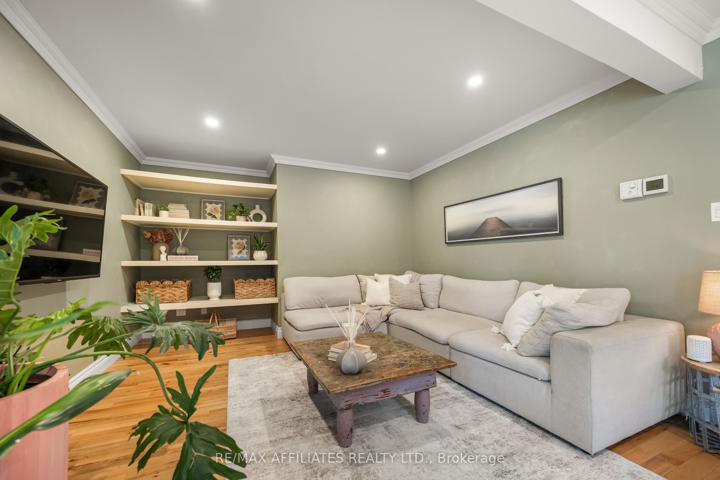 111 Drummond Street Property Photo 8