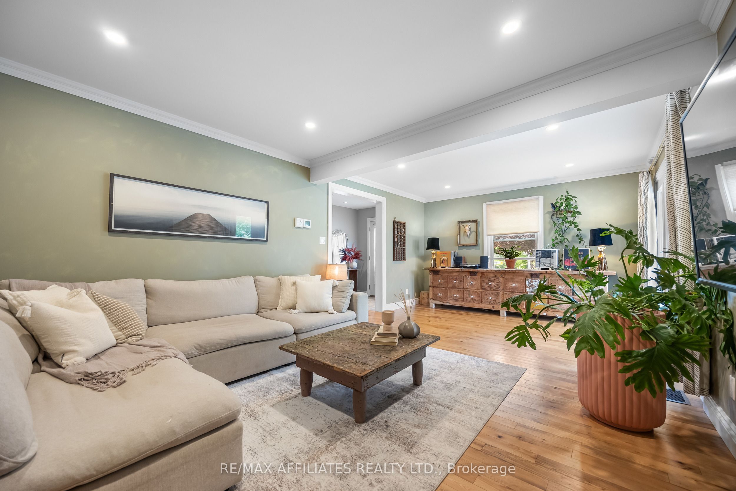111 Drummond Street Property Photo 9