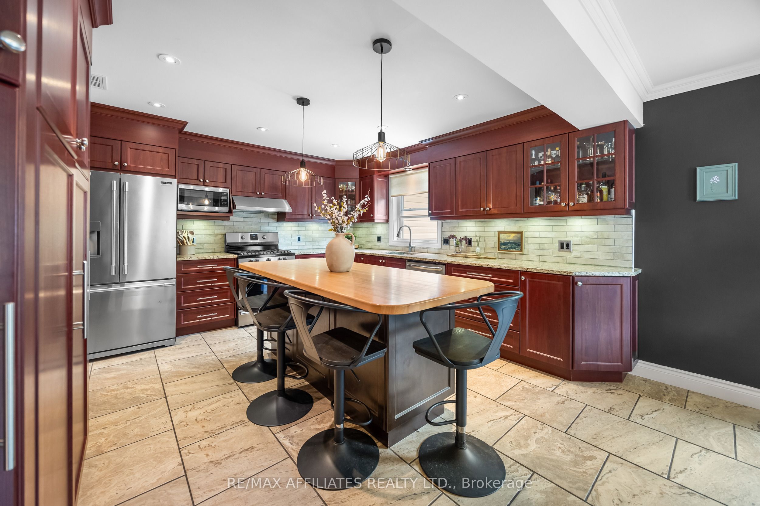 111 Drummond Street Property Photo 13