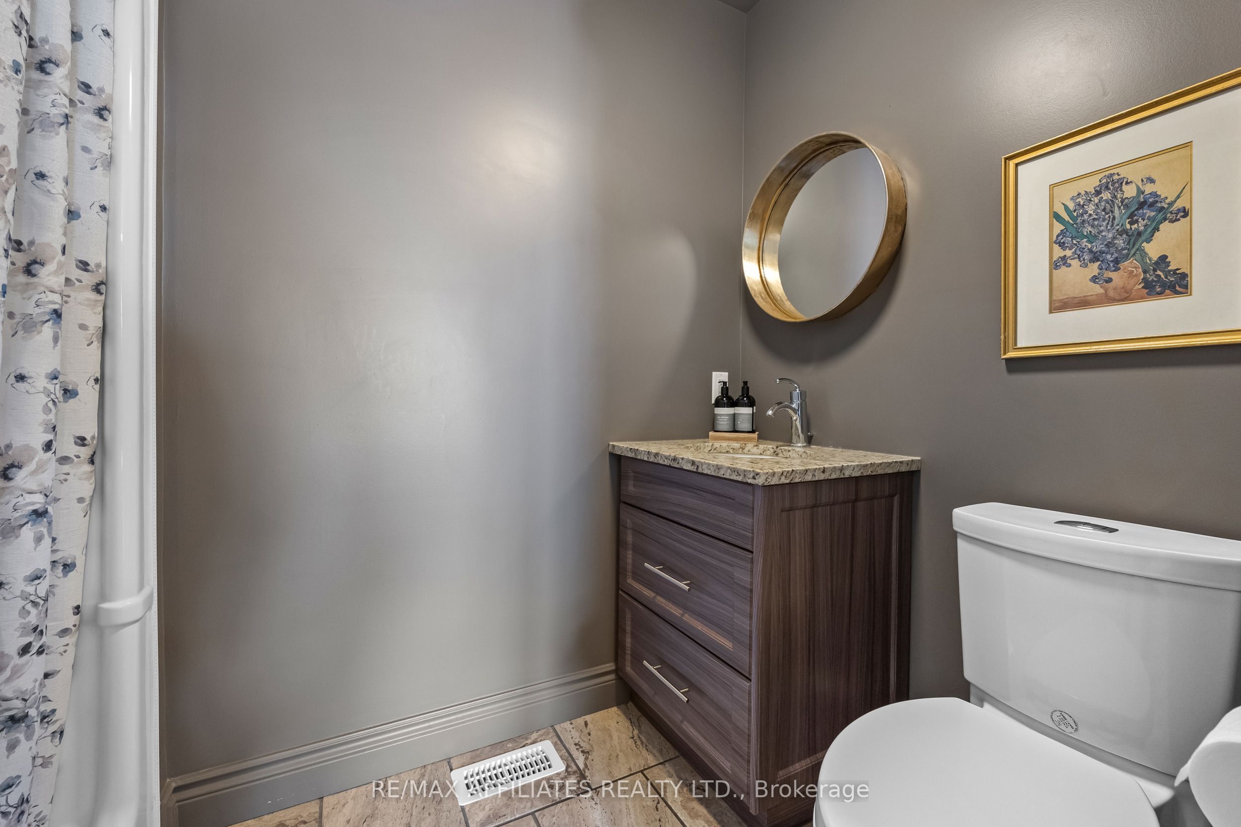 111 Drummond Street Property Photo 22
