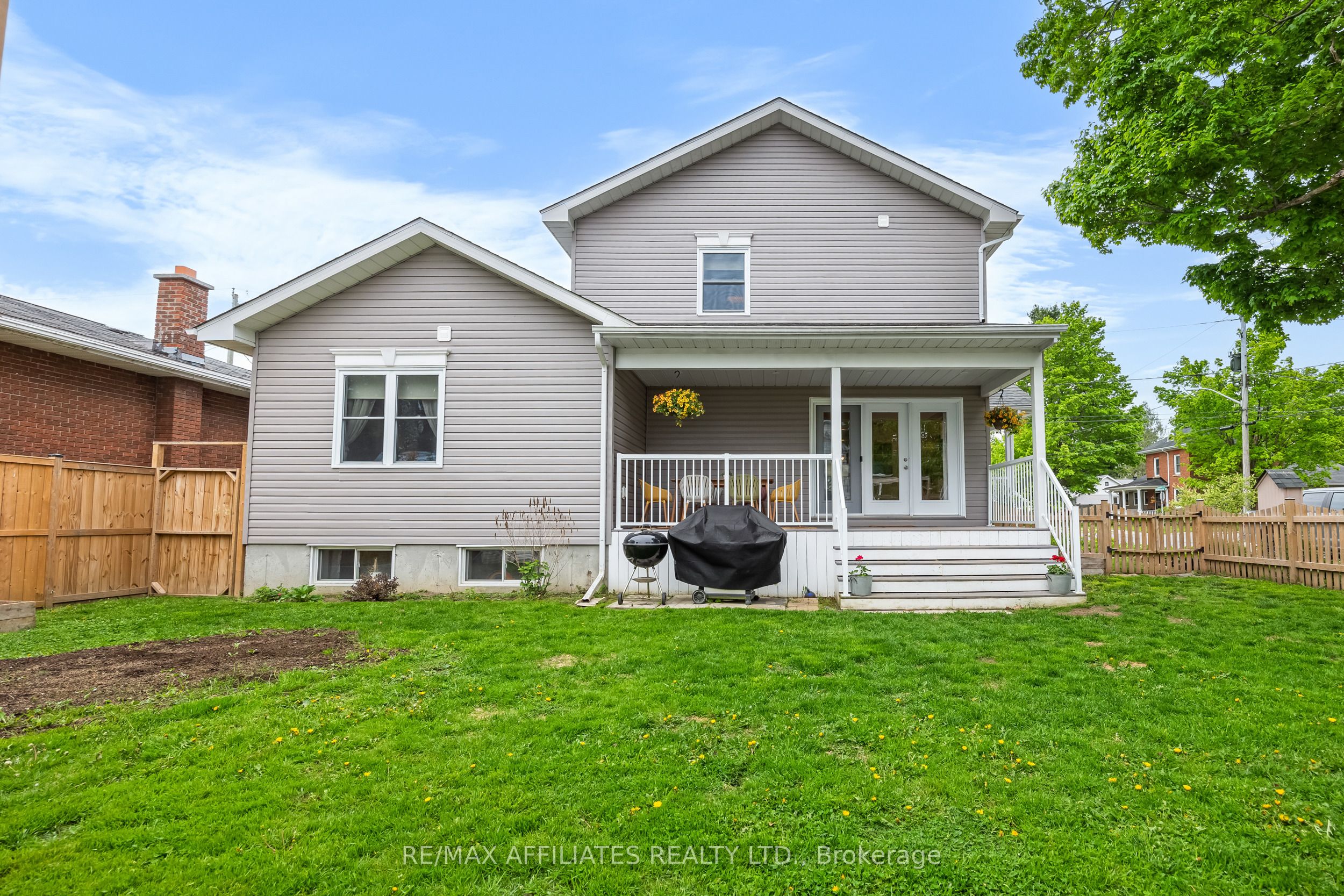 111 Drummond Street Property Photo 42