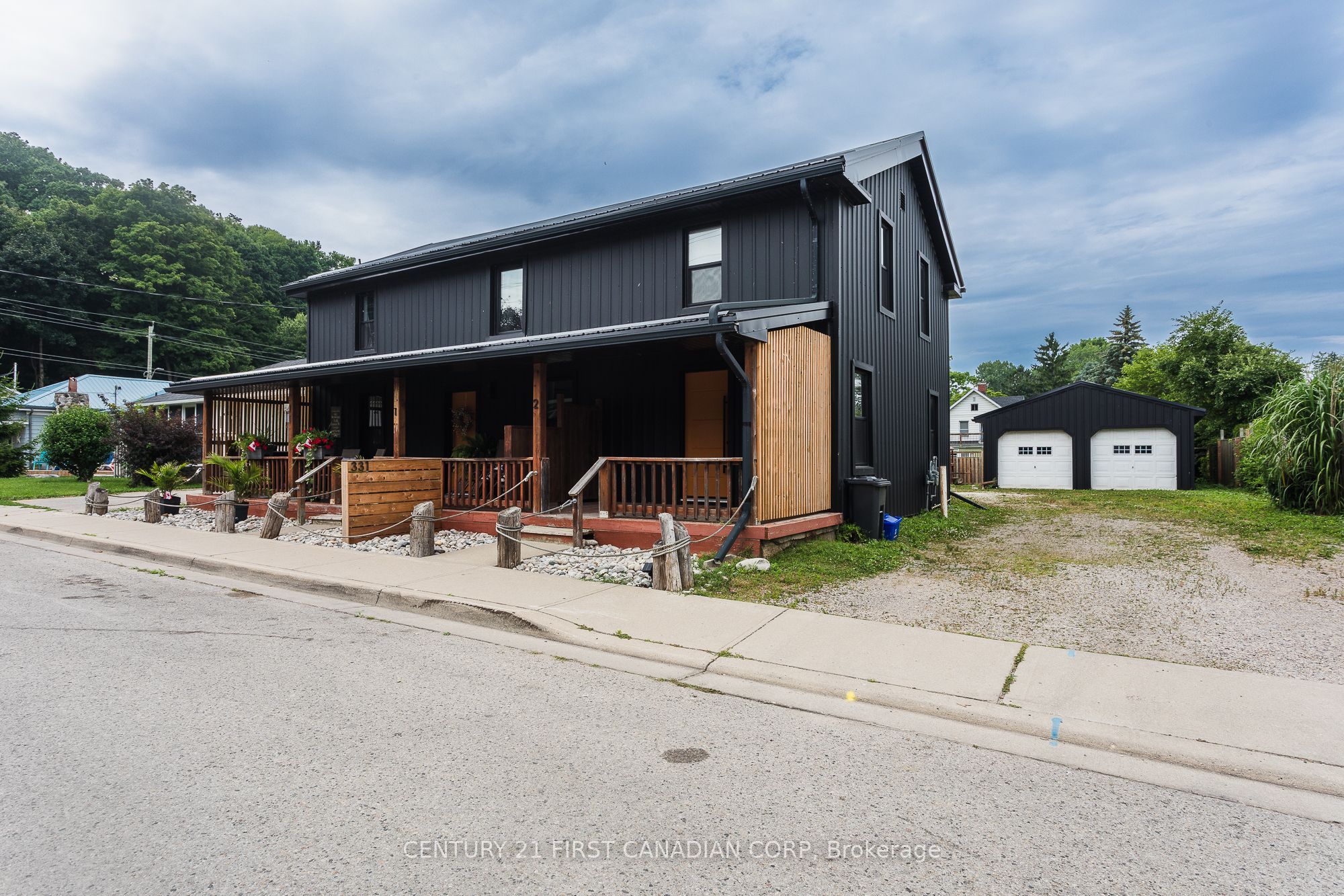 331 Erie St Property Photo 1