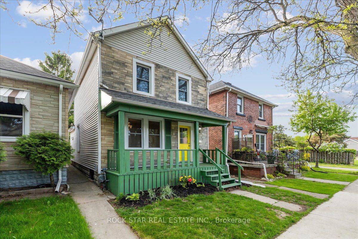 223 Weir Street N Property Photo 2
