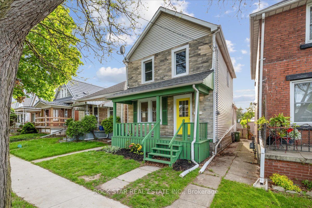 223 Weir Street N Property Photo 3