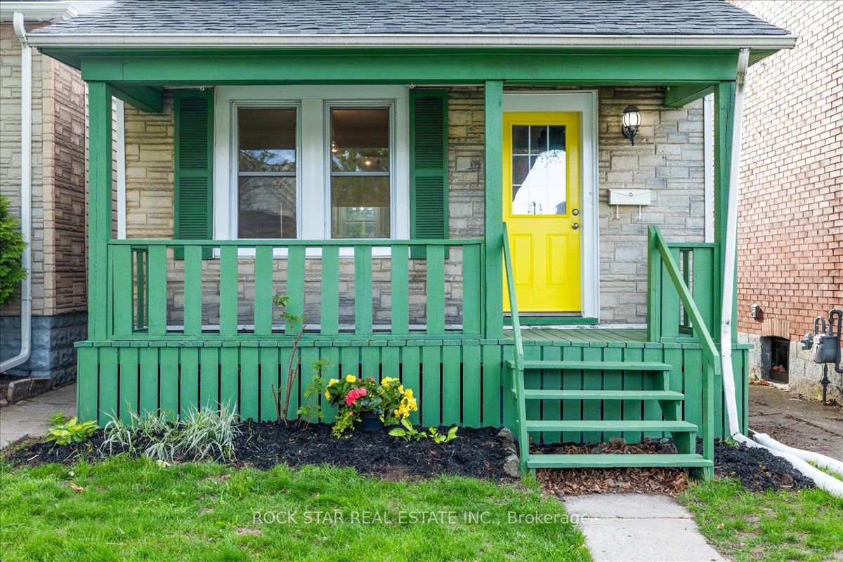 223 Weir Street N Property Photo 4